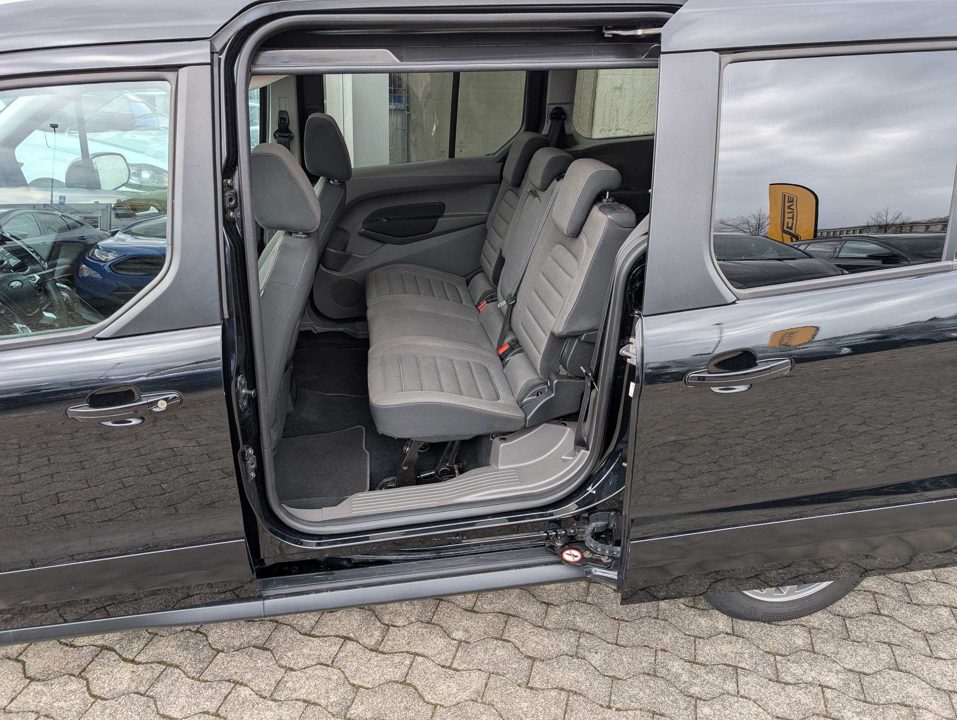 FORD Grand Tourneo Connect 1.5 EcoBlue Titanium Automat-image-6