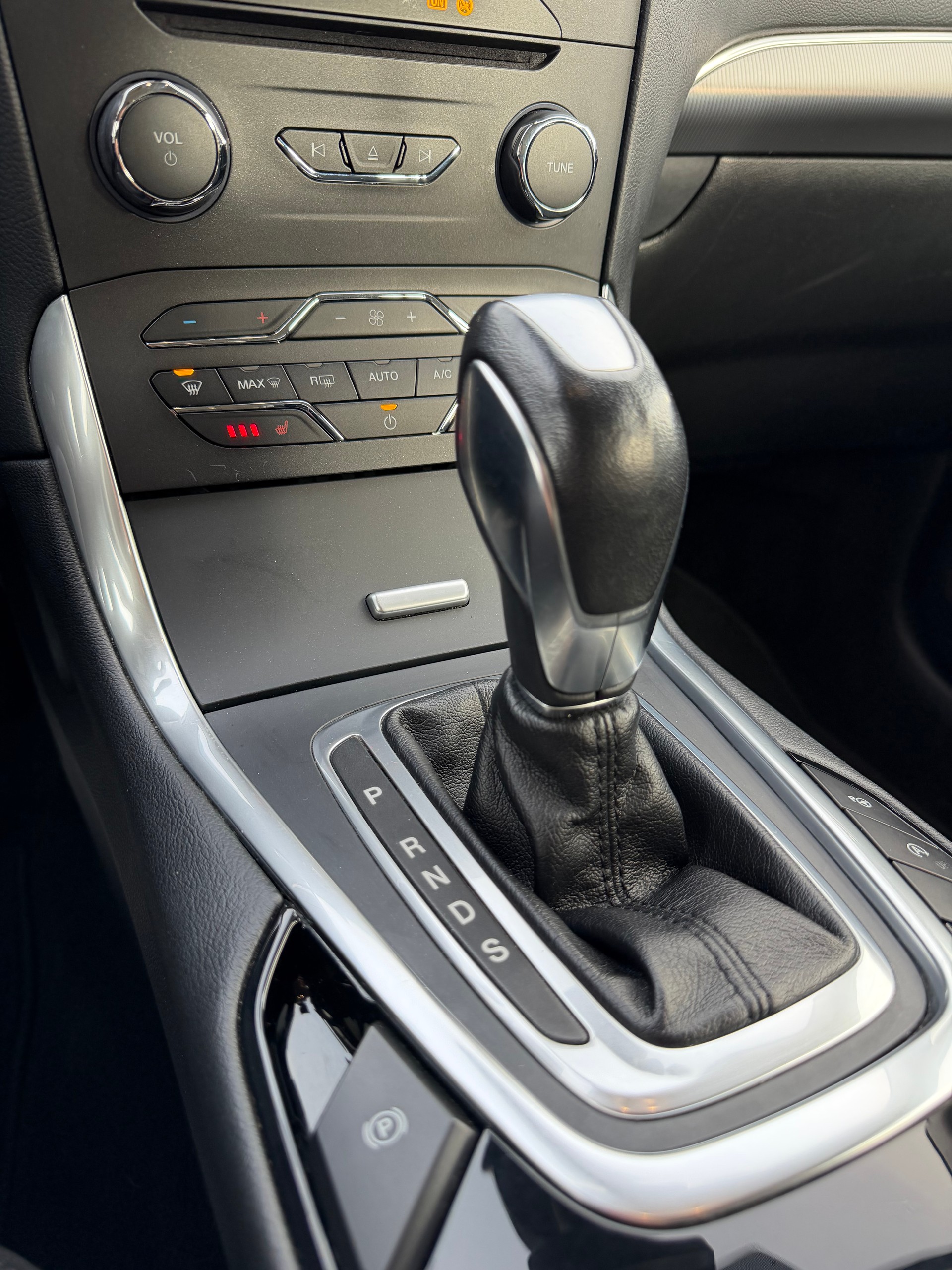 FORD S-Max 2.0 TDCi Titanium PowerShift 7 Sitze-image-12