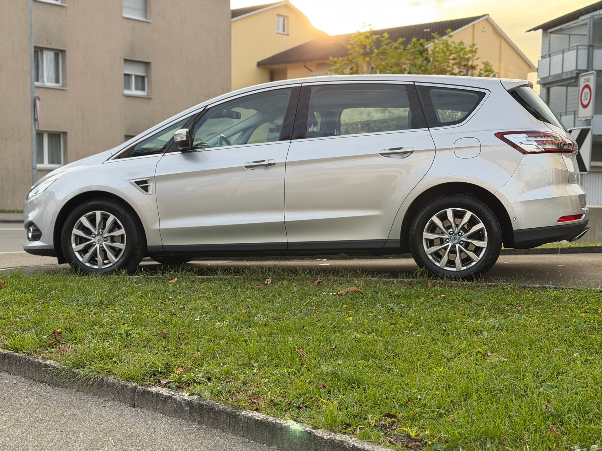 FORD S-Max 2.0 TDCi Titanium PowerShift 7 Sitze-image-4