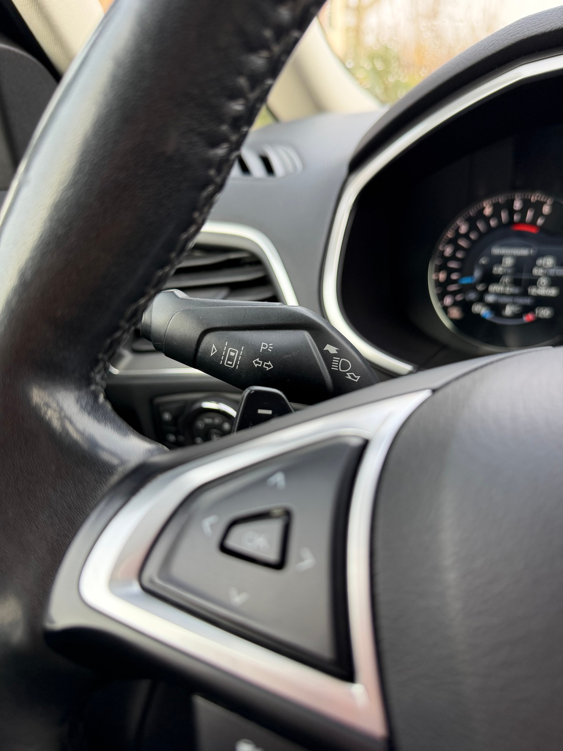FORD S-Max 2.0 TDCi Titanium PowerShift 7 Sitze-image-13