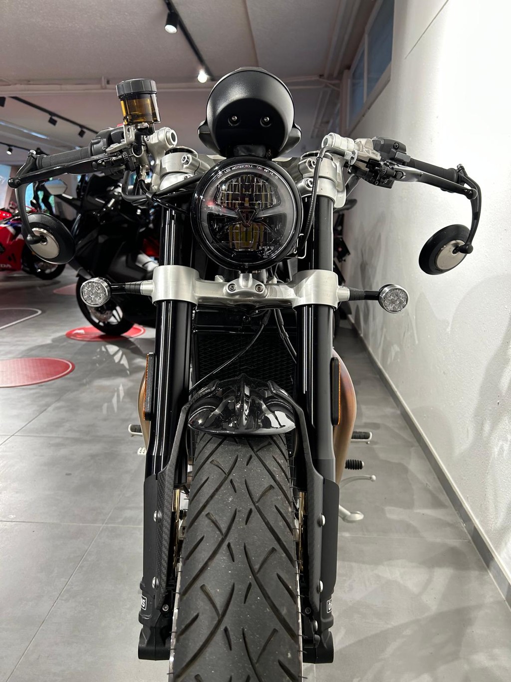 TRIUMPH Bonneville 1200 Bobber (Limited Edition)-image-5