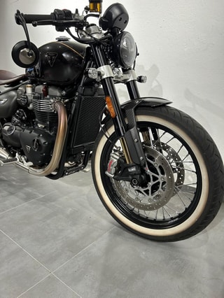 TRIUMPH Bonneville 1200 Bobber (Limited Edition)-image-11