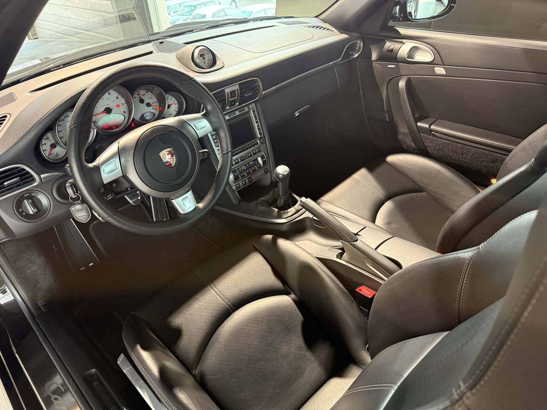 PORSCHE 911 Carrera 4S-image-8