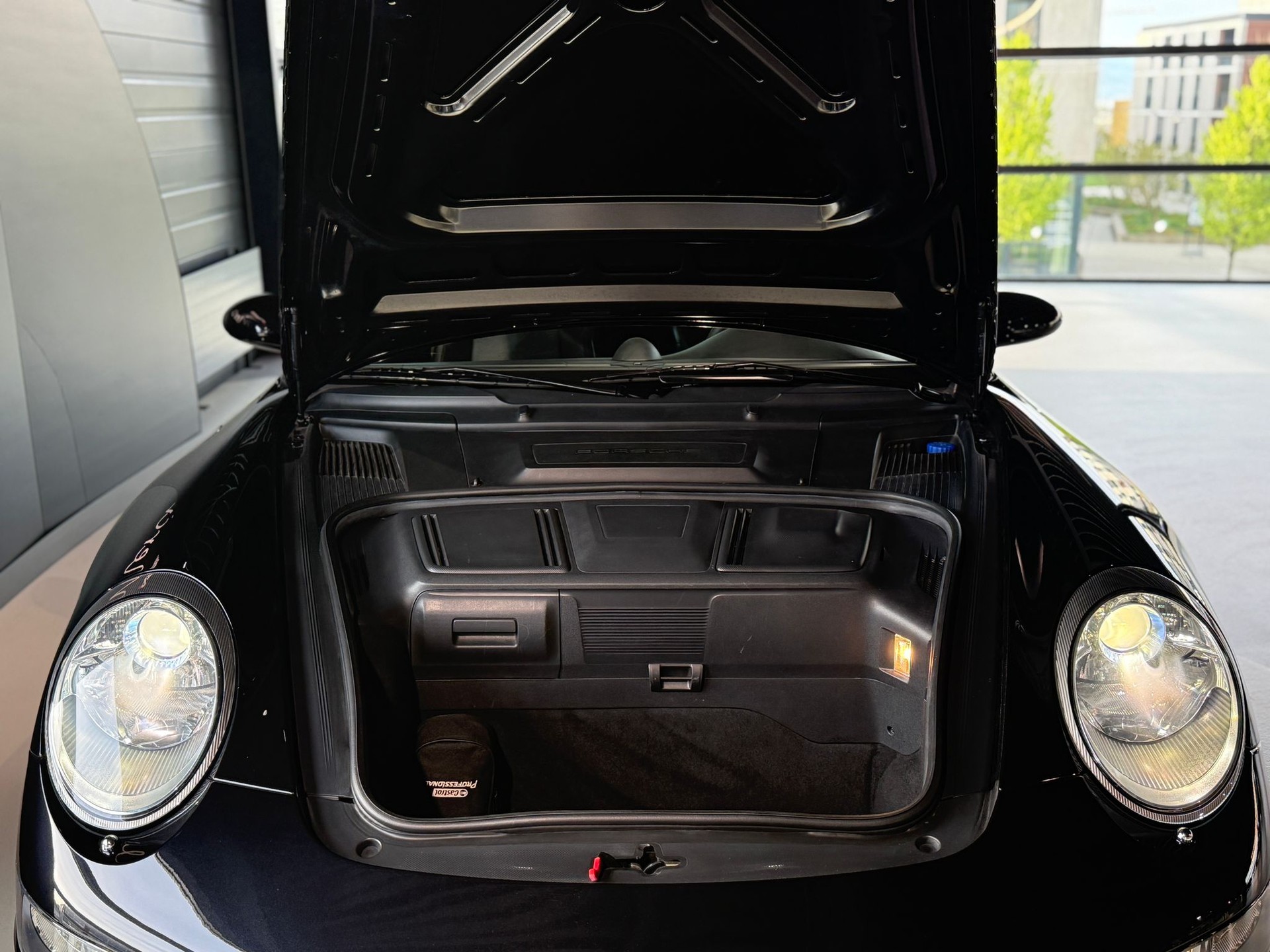 PORSCHE 911 Carrera 4S-image-4