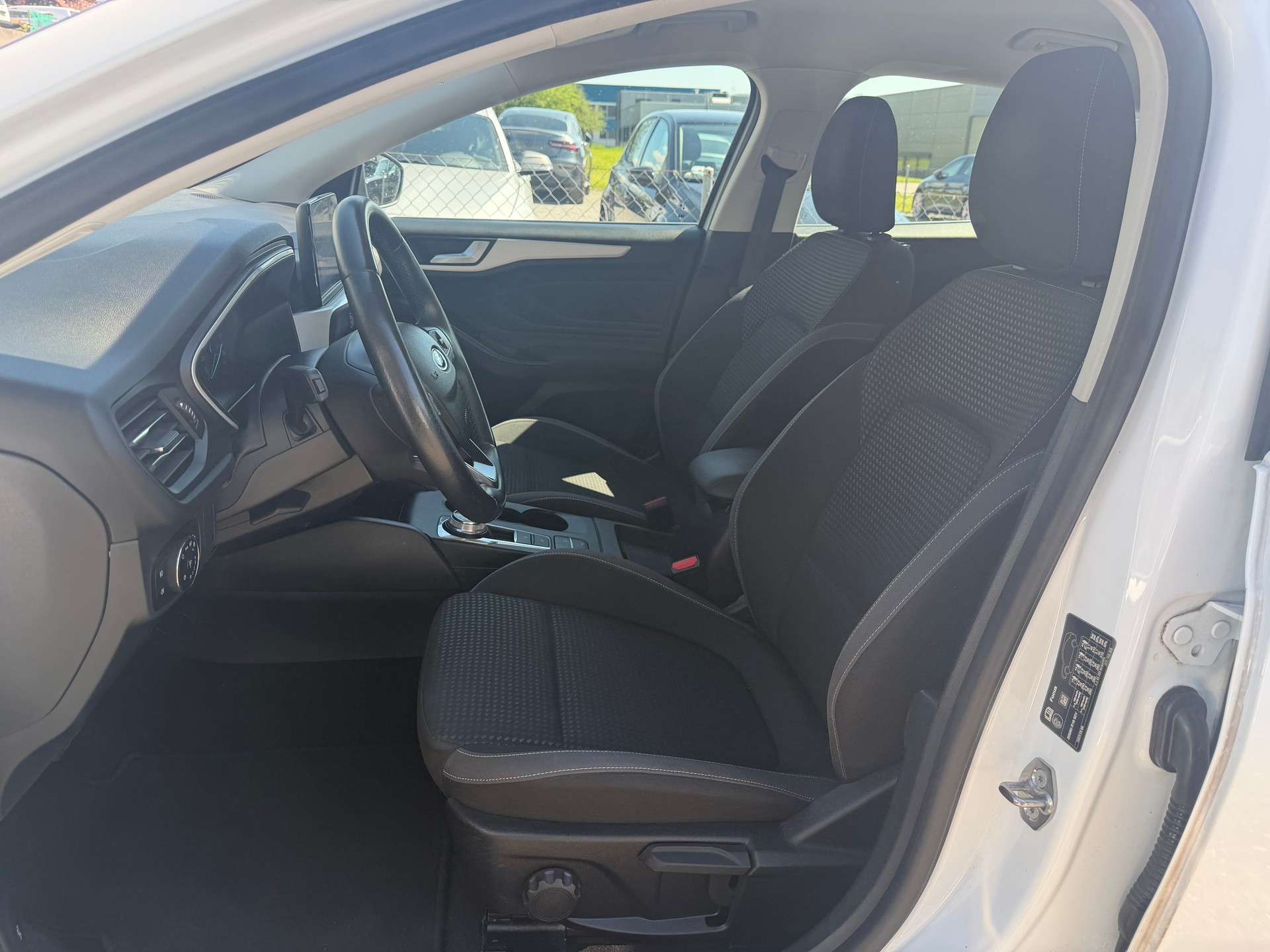 FORD Focus 1.5 TDCi Cool Connect Automatic ** Gr. Navi * Klima * LED * PDC V&H- RF-Kamera * Tempomat * Frisch Ab MFK-image-6
