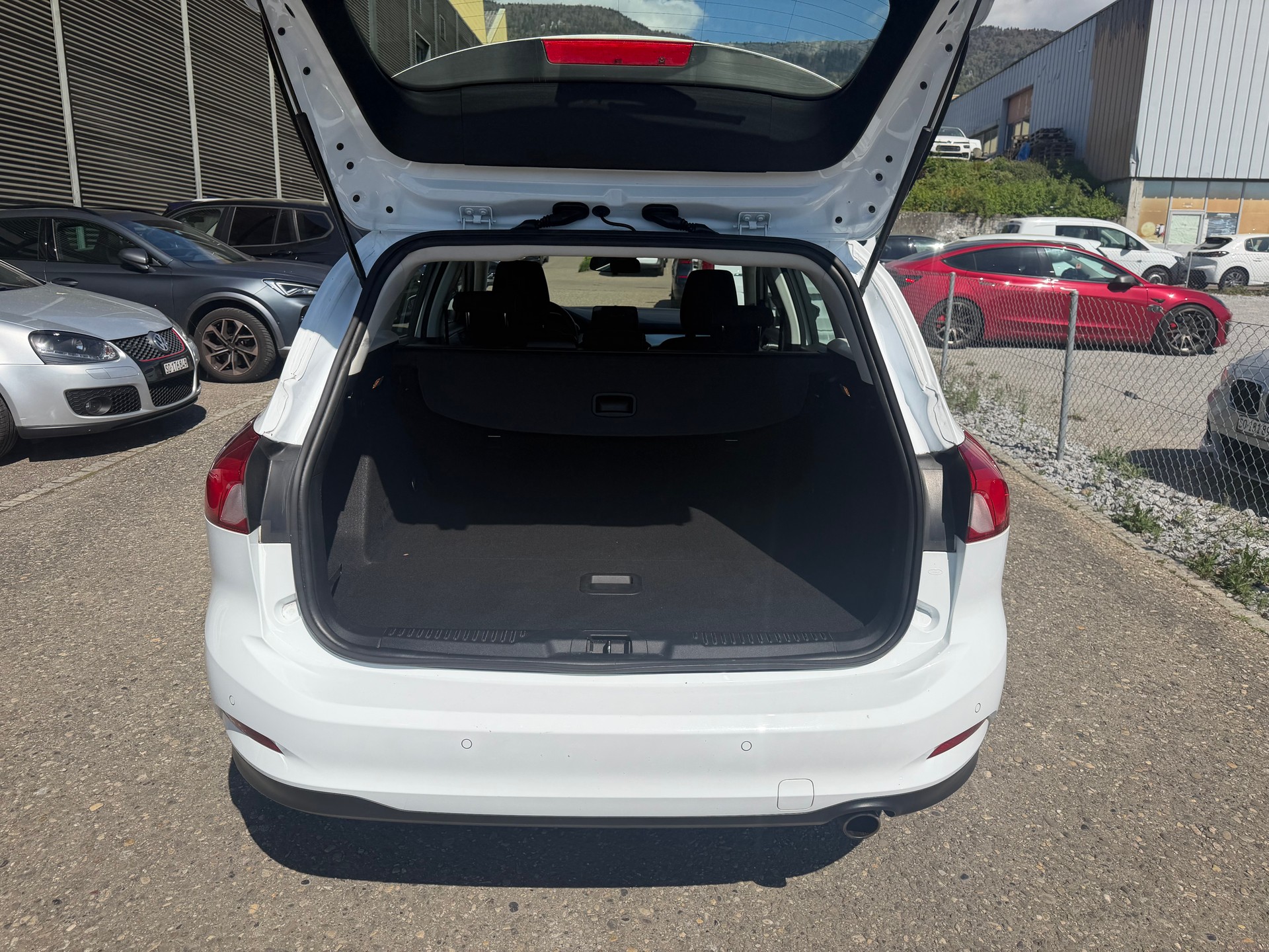 FORD Focus 1.5 TDCi Cool Connect Automatic ** Gr. Navi * Klima * LED * PDC V&H- RF-Kamera * Tempomat * Frisch Ab MFK-image-12