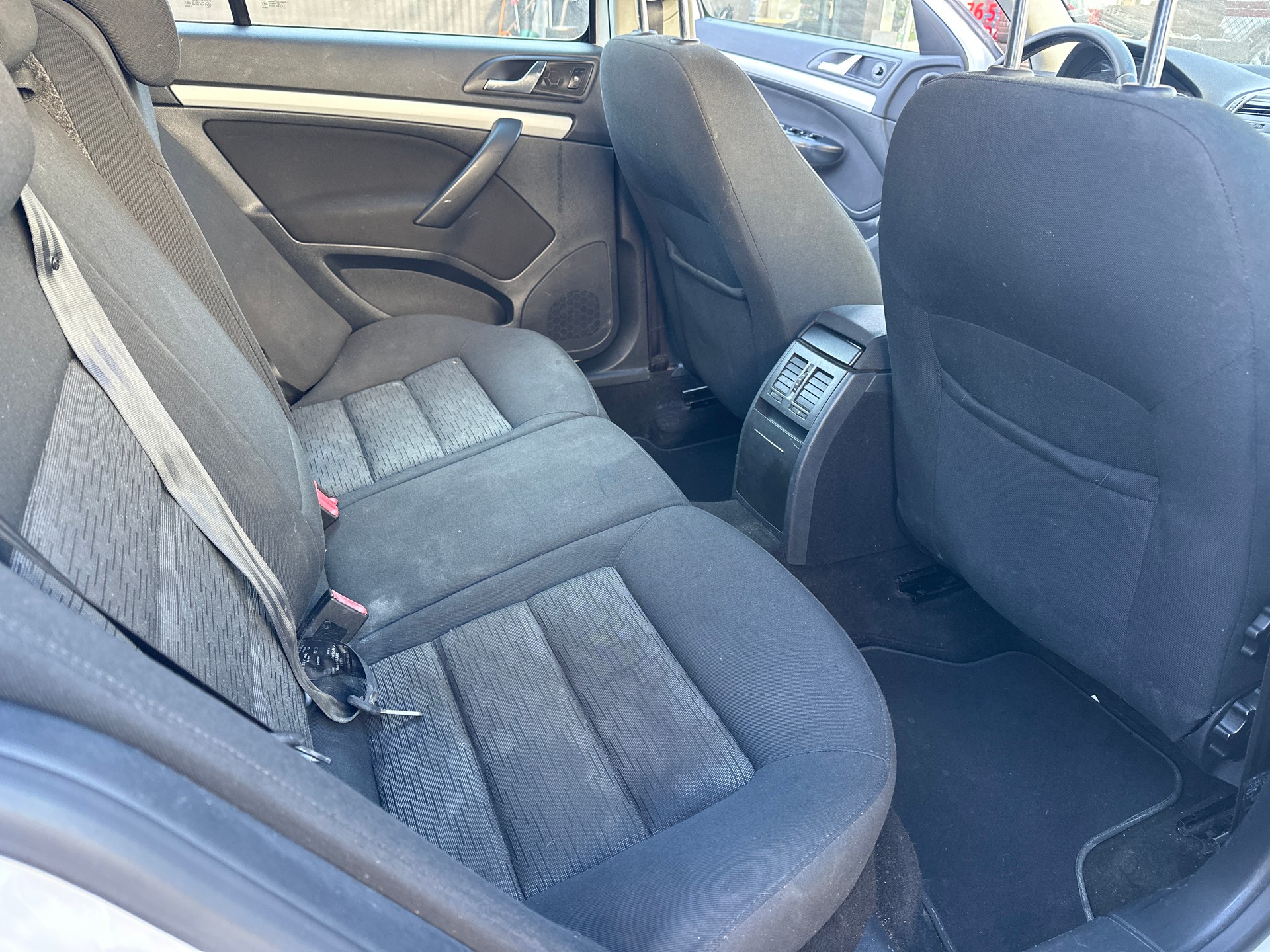 SKODA Octavia Combi 1.4 TSI Family DSG-image-11