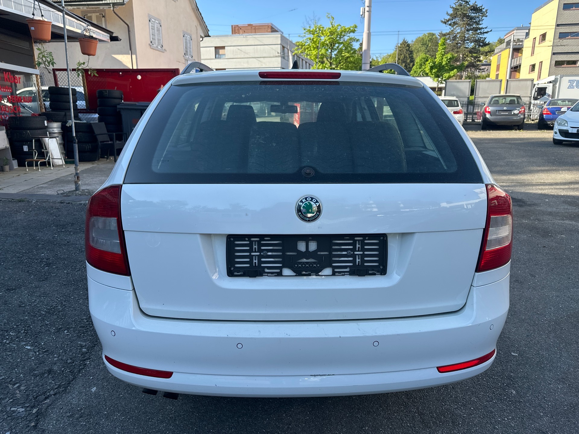 SKODA Octavia Combi 1.4 TSI Family DSG-image-5