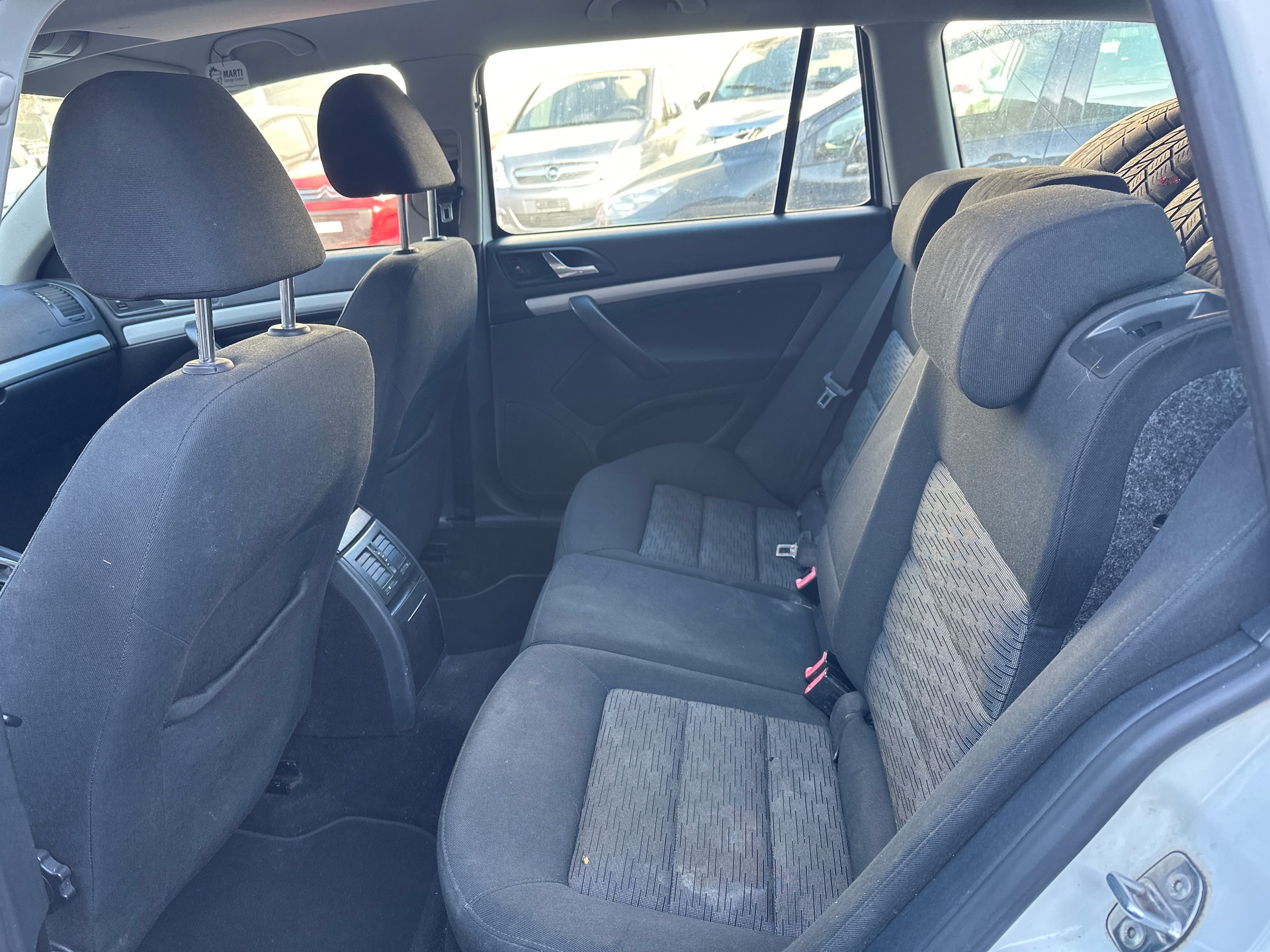 SKODA Octavia Combi 1.4 TSI Family DSG-image-9