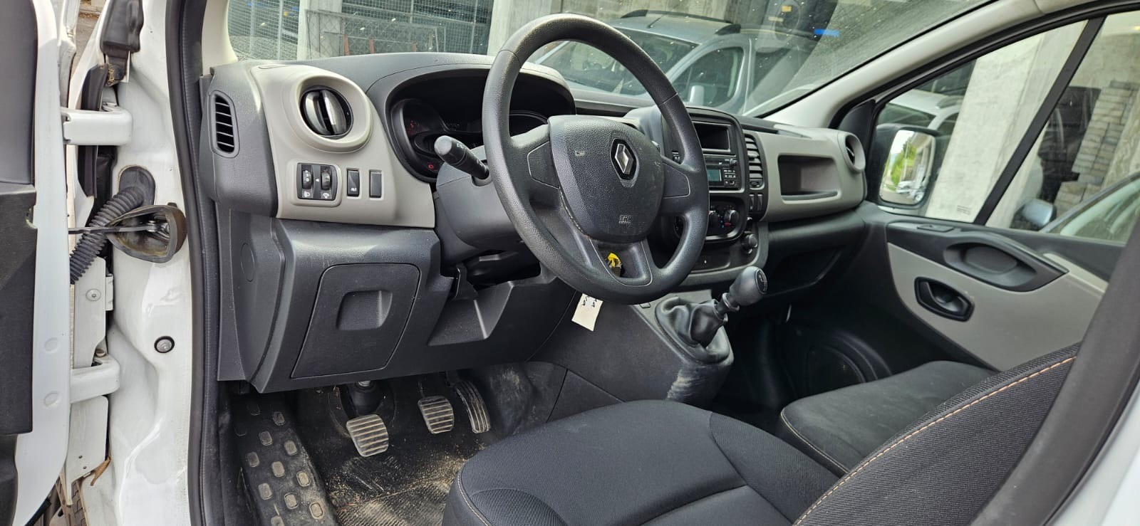 RENAULT Trafic 1.6 dCi 95 2.7t Access L1H1-image-5