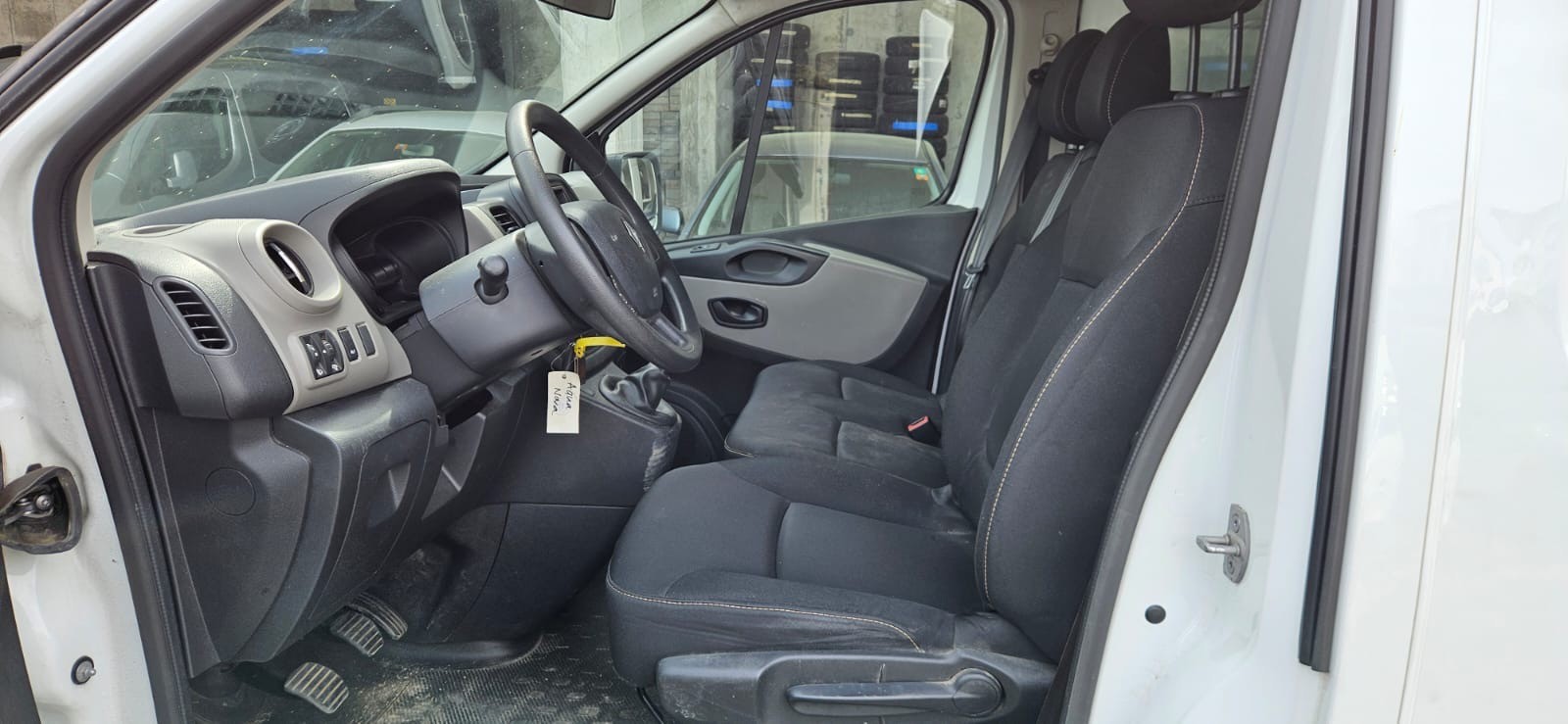RENAULT Trafic 1.6 dCi 95 2.7t Access L1H1-image-2