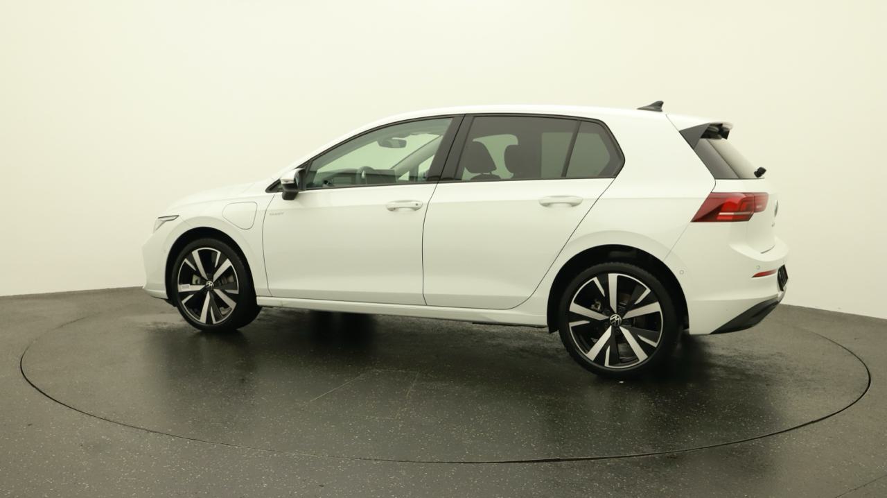 VW Golf VIII 1.5 TSI PHEV Limited-image-2