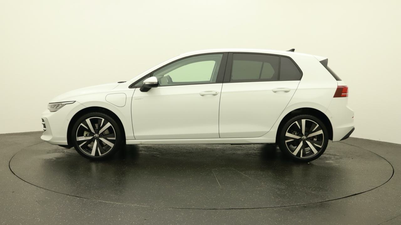VW Golf VIII 1.5 TSI PHEV Limited-image-1