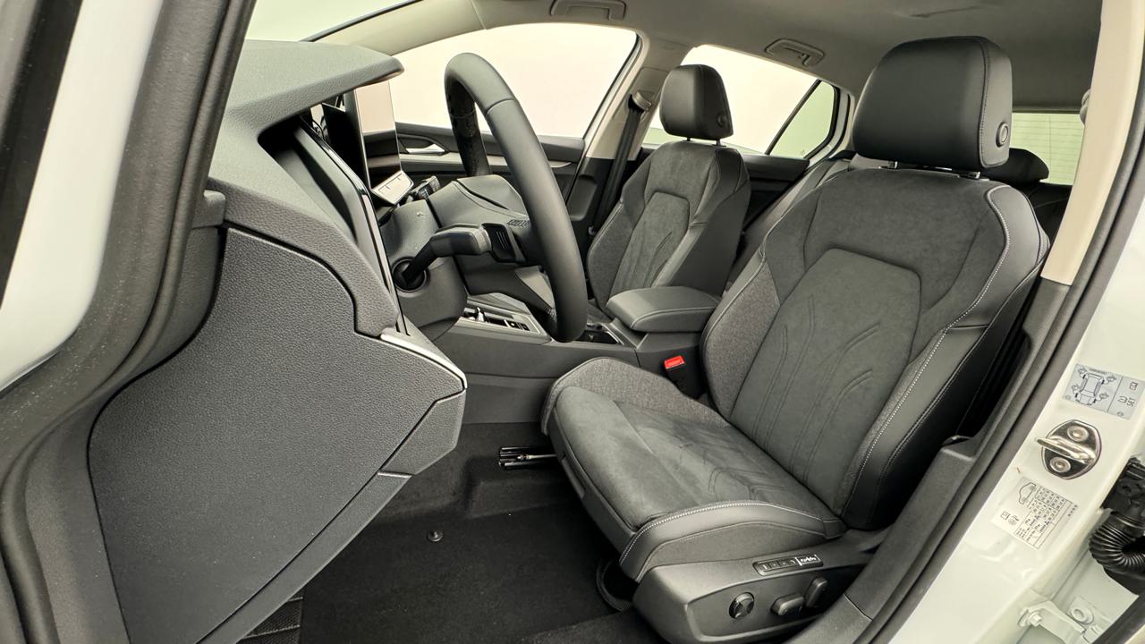 VW Golf VIII 1.5 TSI PHEV Limited-image-4
