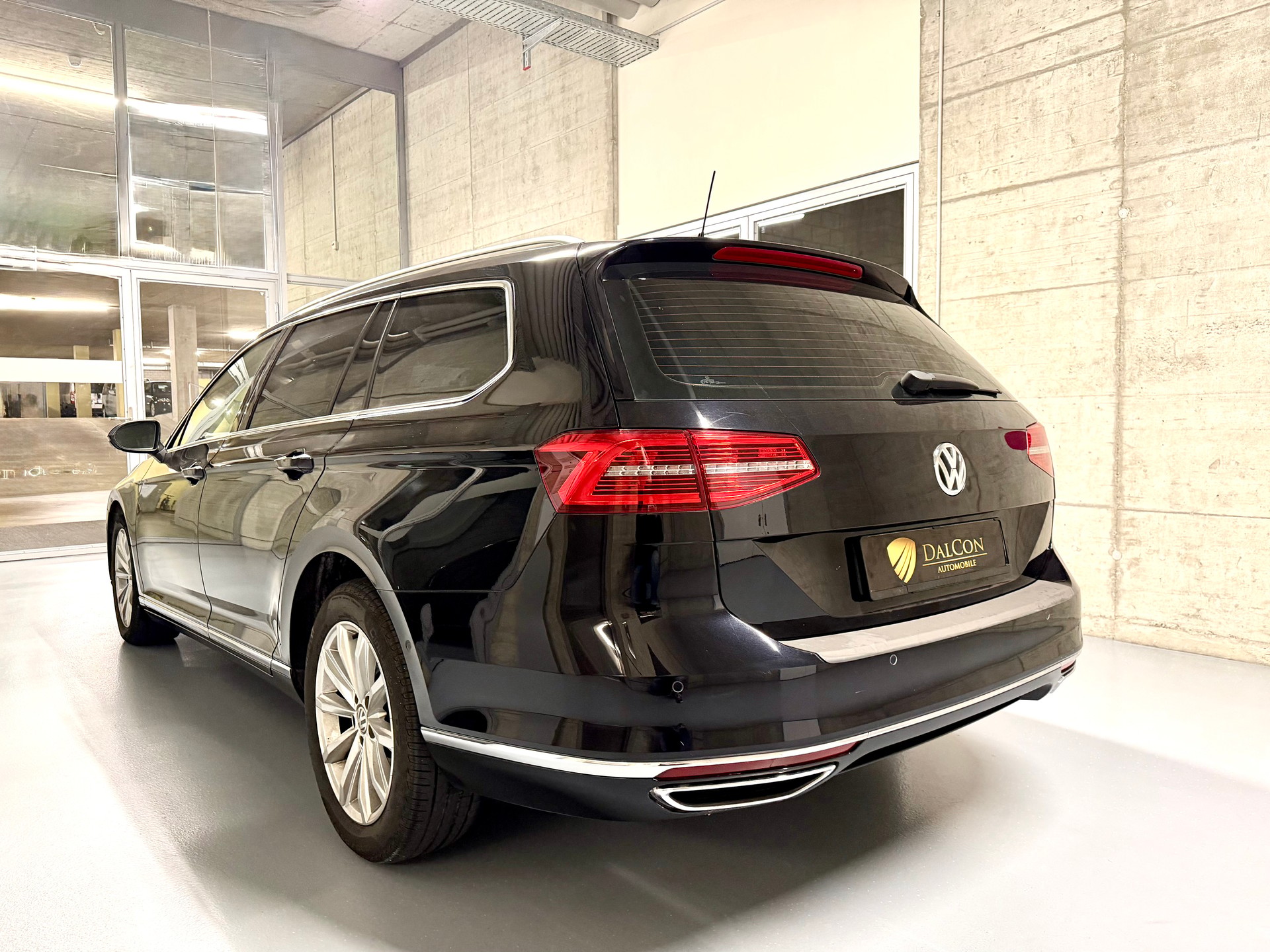 VW Passat Variant 2.0 TDI BMT High. DSG 4Motion-image-10