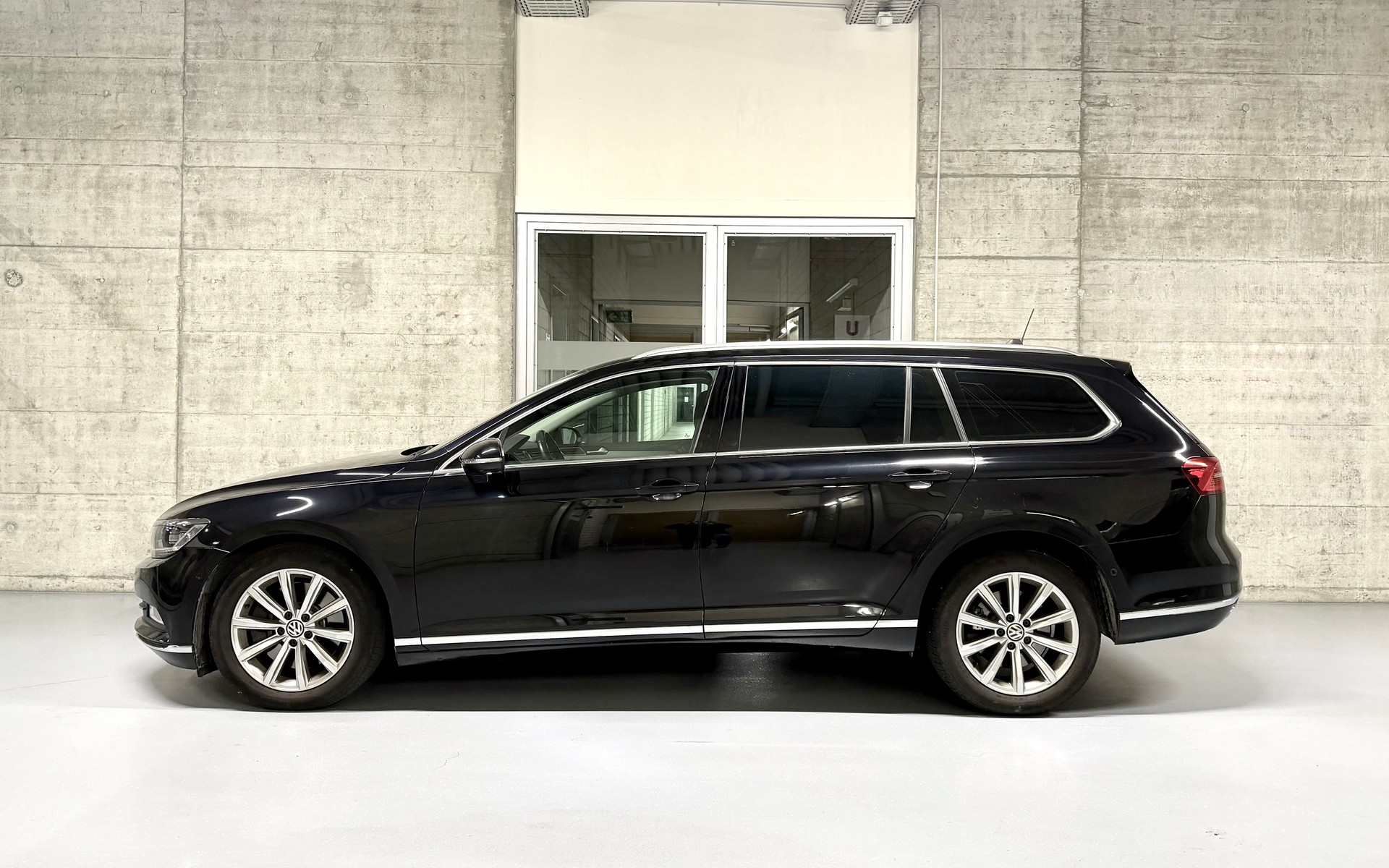 VW Passat Variant 2.0 TDI BMT High. DSG 4Motion-image-4