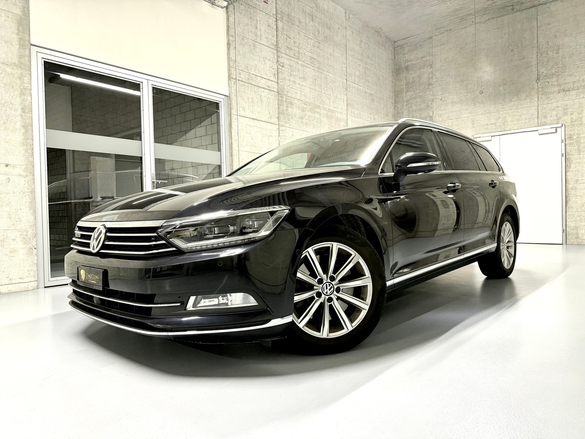 VW Passat Variant 2.0 TDI BMT High. DSG 4Motion-image-1