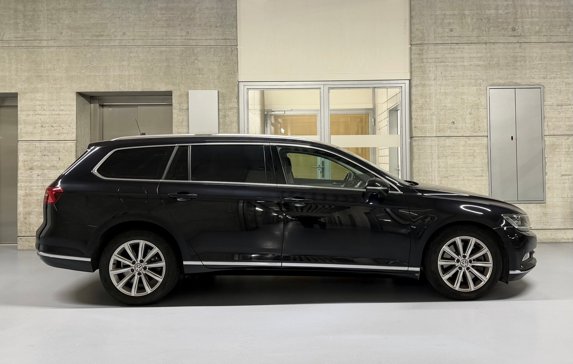 VW Passat Variant 2.0 TDI BMT High. DSG 4Motion-image-5