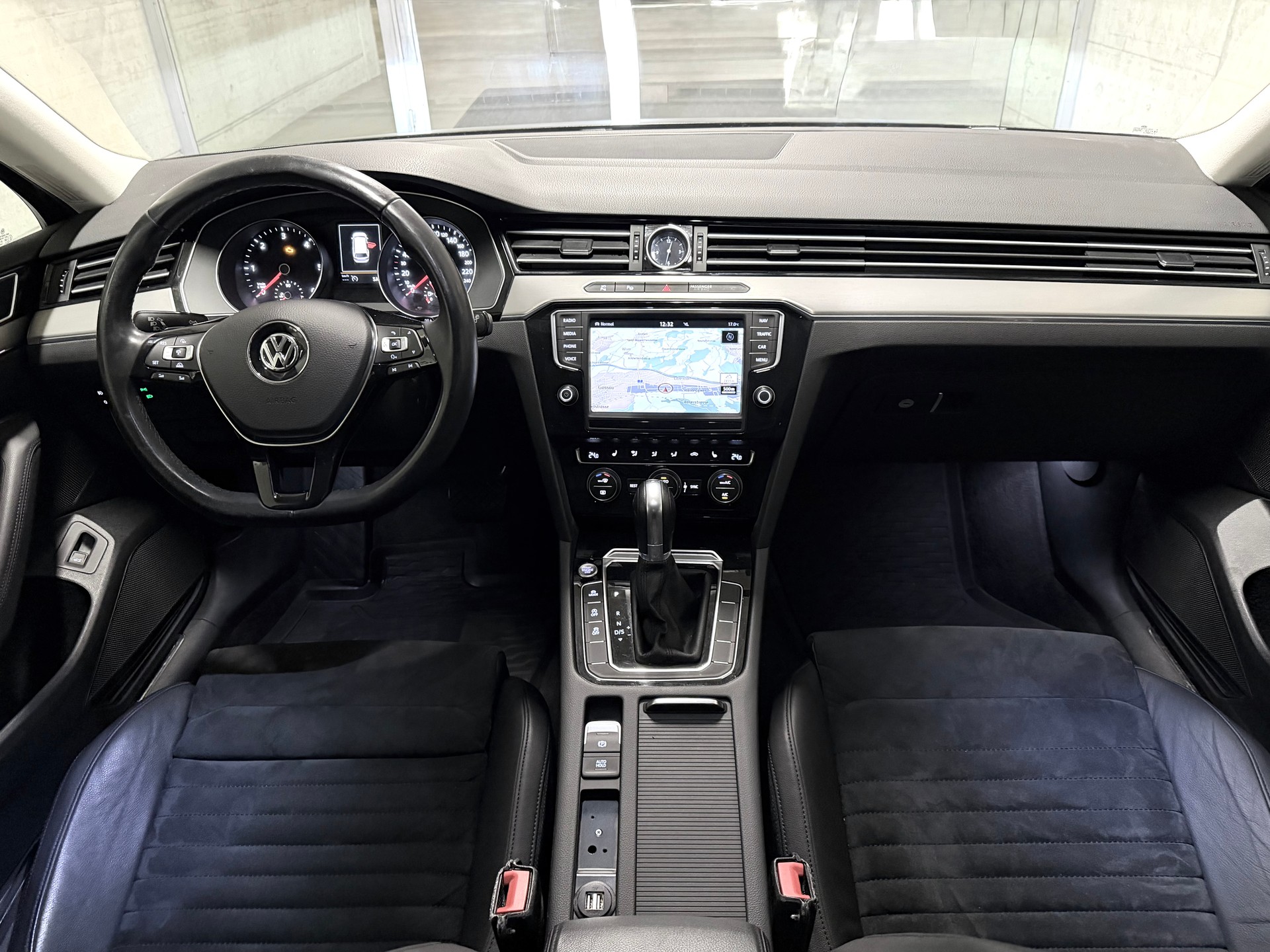 VW Passat Variant 2.0 TDI BMT High. DSG 4Motion-image-15