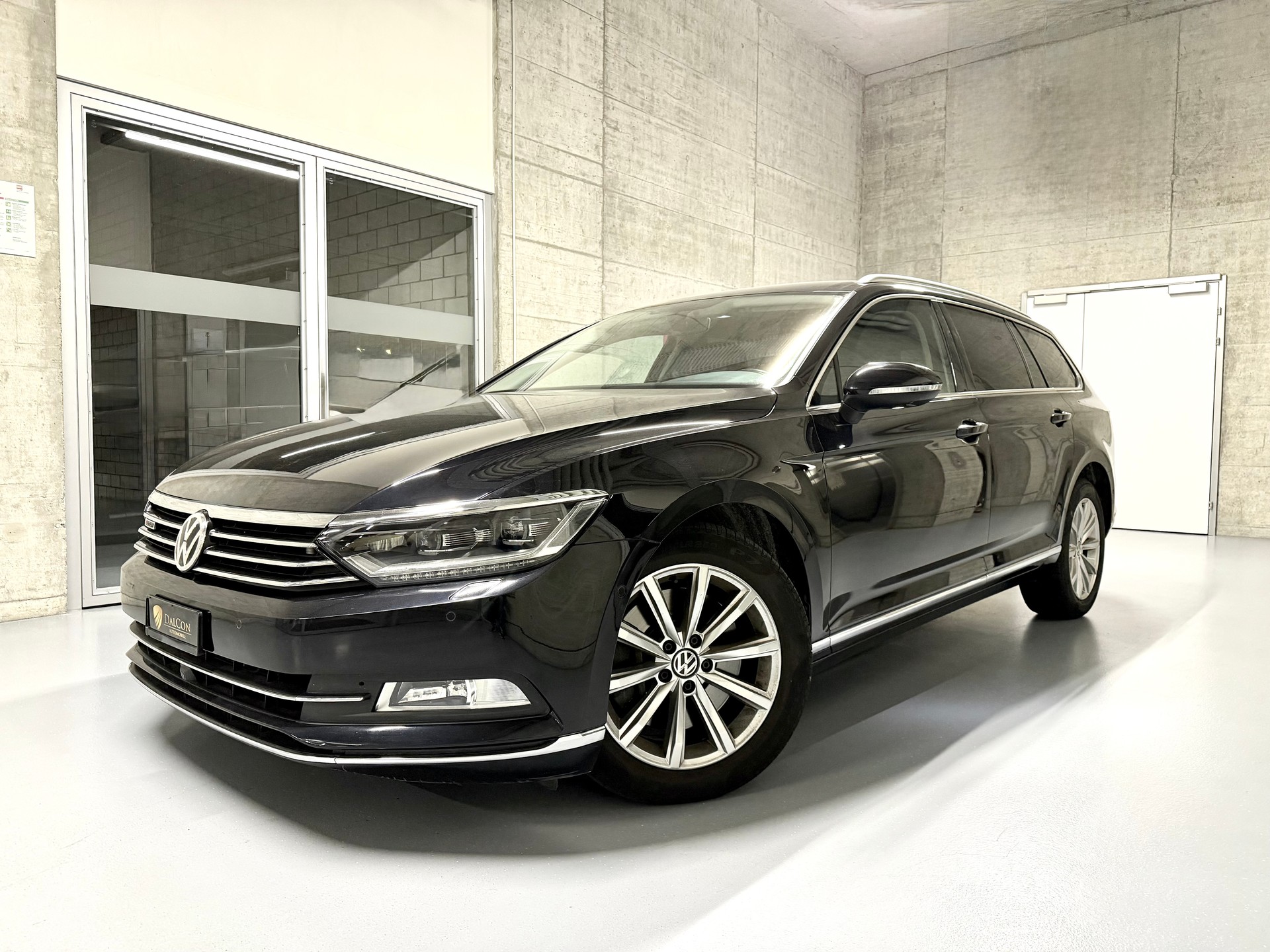 VW Passat Variant 2.0 TDI BMT High. DSG 4Motion-image-2