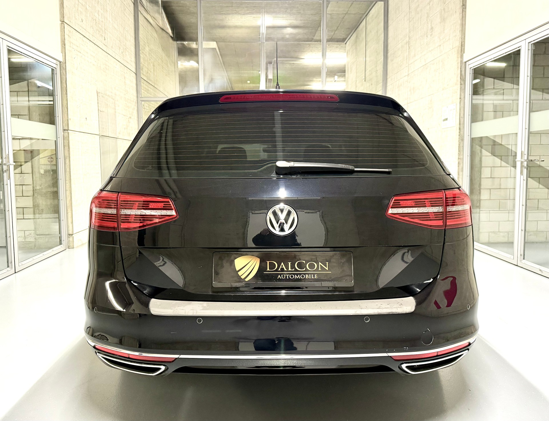 VW Passat Variant 2.0 TDI BMT High. DSG 4Motion-image-9