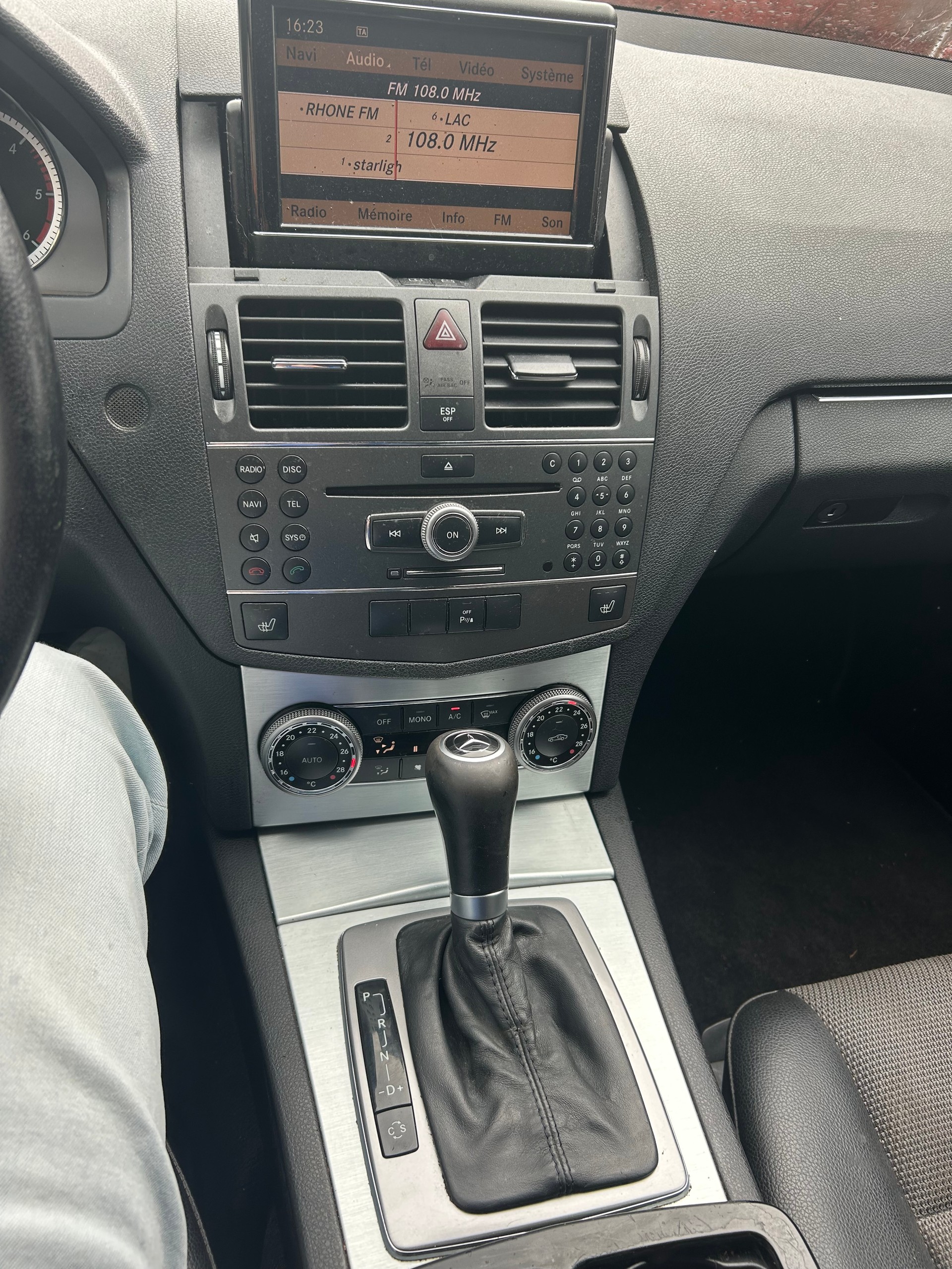 MERCEDES-BENZ C 220 CDI BlueEfficiency Avantgarde Automatic-image-5