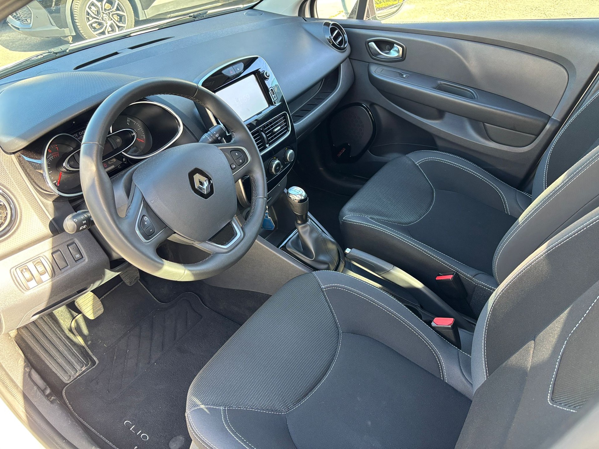 RENAULT Clio 0.9 12V Zen-image-10