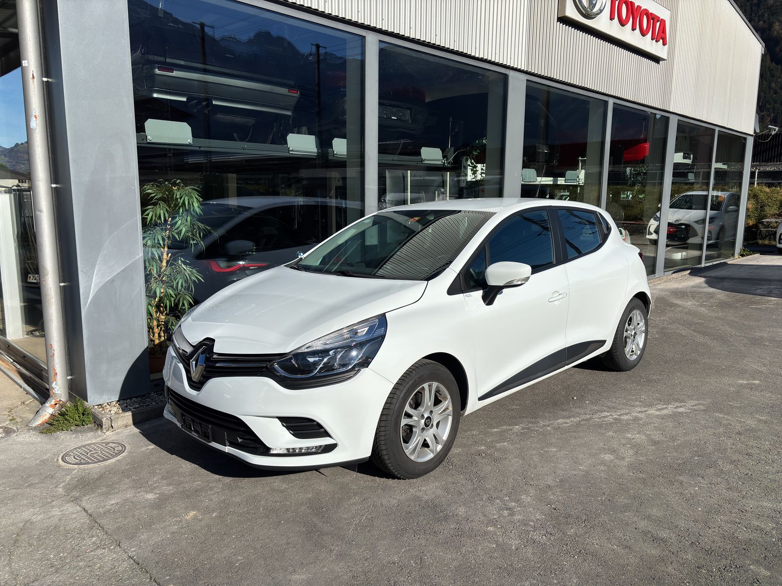 RENAULT Clio 0.9 12V Zen-image-1