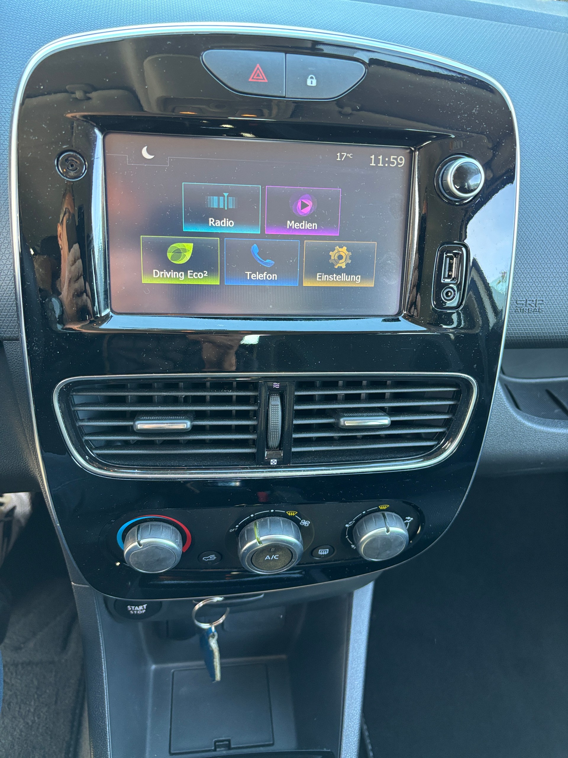 RENAULT Clio 0.9 12V Zen-image-8