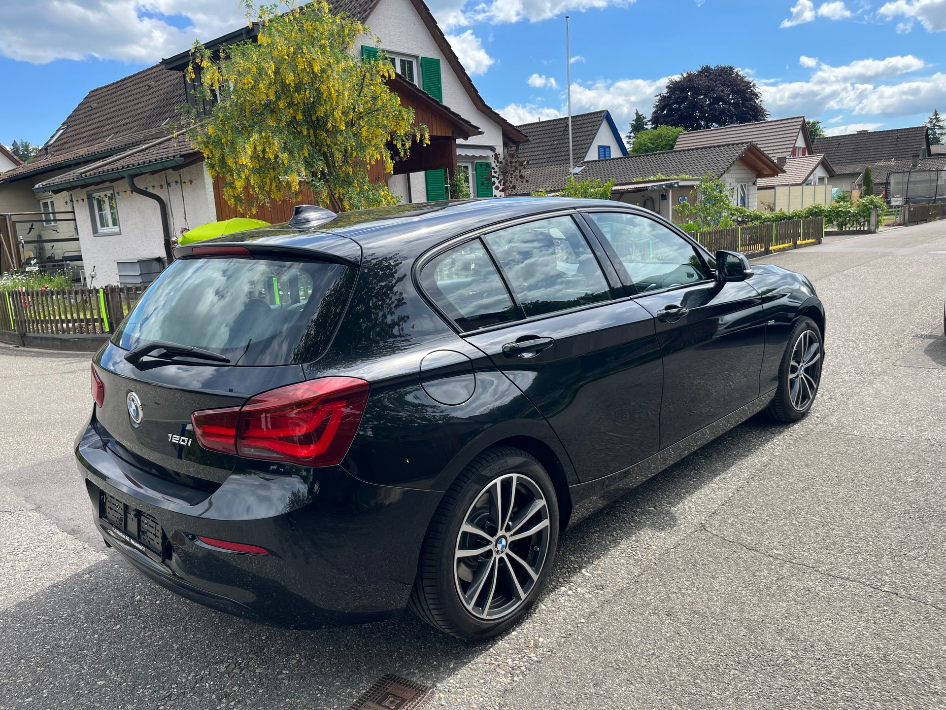 BMW 120i Edition Sport Line-image-6