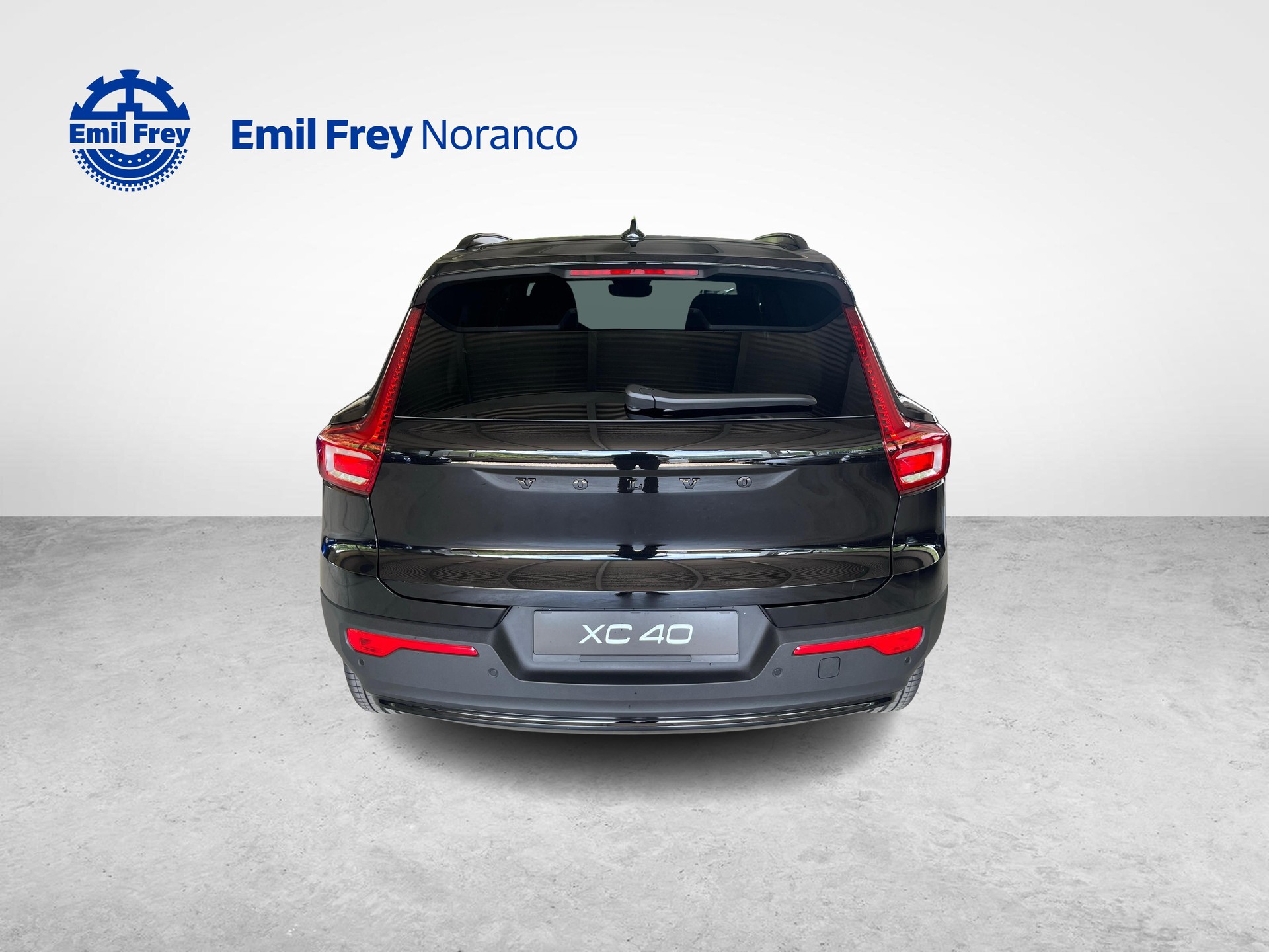 VOLVO XC40 2.0 B4 MH Ultra Black Edition-showroom-element-3