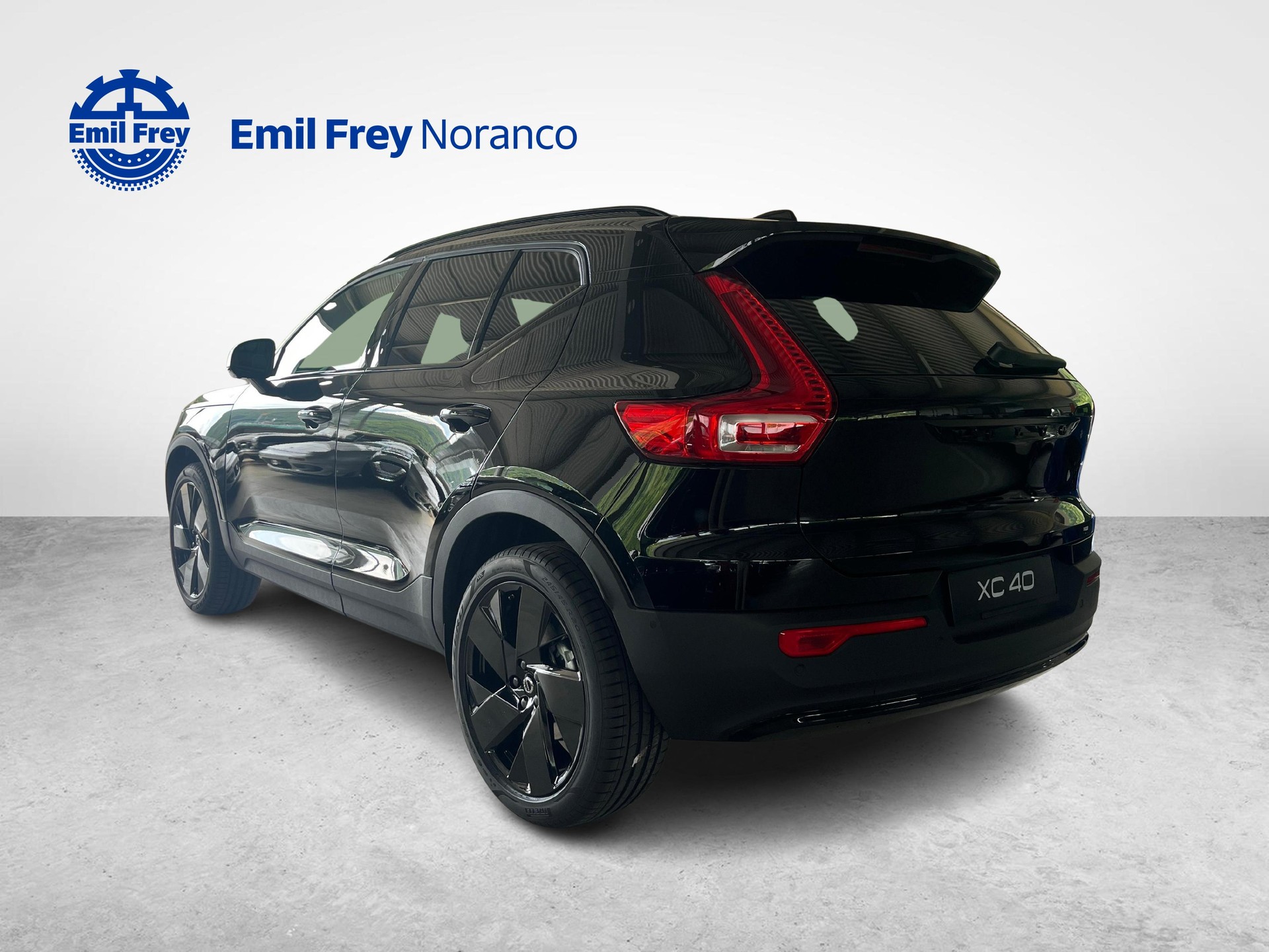 VOLVO XC40 2.0 B4 MH Ultra Black Edition-showroom-element-2