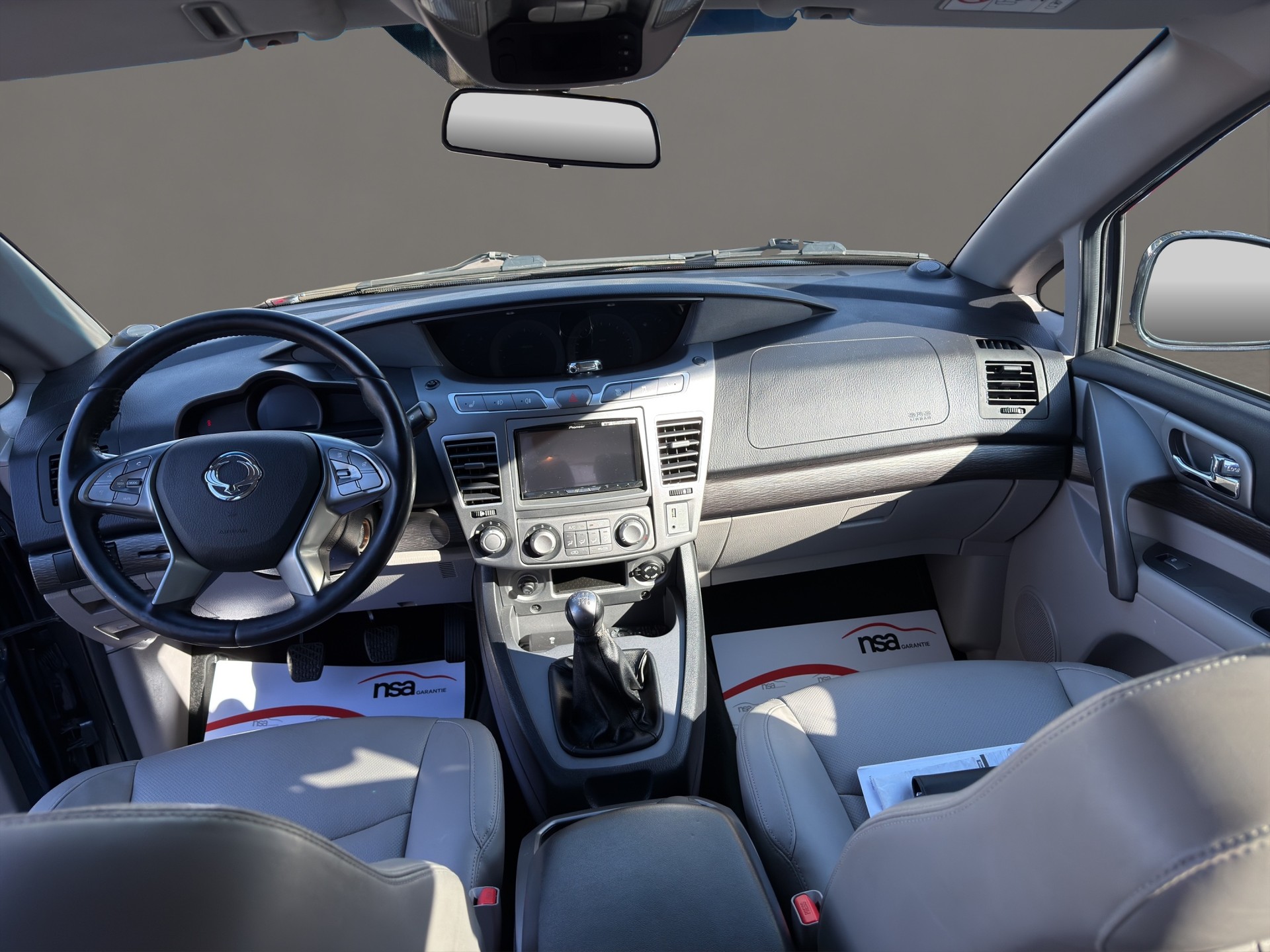 KGM-SsangYong Rodius SV220 e-XDi Crystal Plus Edition 2WD-image-7
