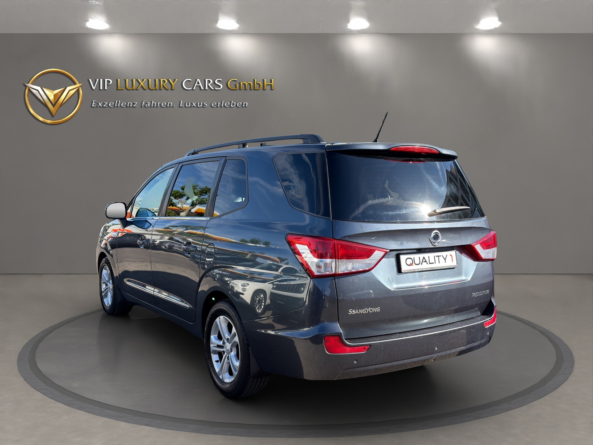 KGM-SsangYong Rodius SV220 e-XDi Crystal Plus Edition 2WD-image-4