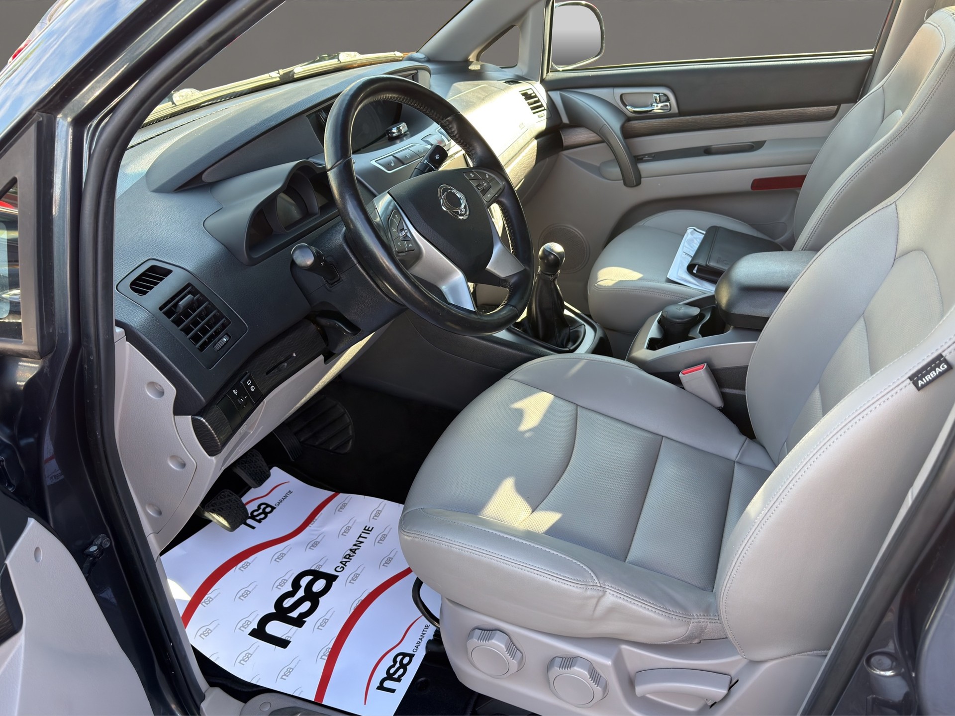 KGM-SsangYong Rodius SV220 e-XDi Crystal Plus Edition 2WD-image-9