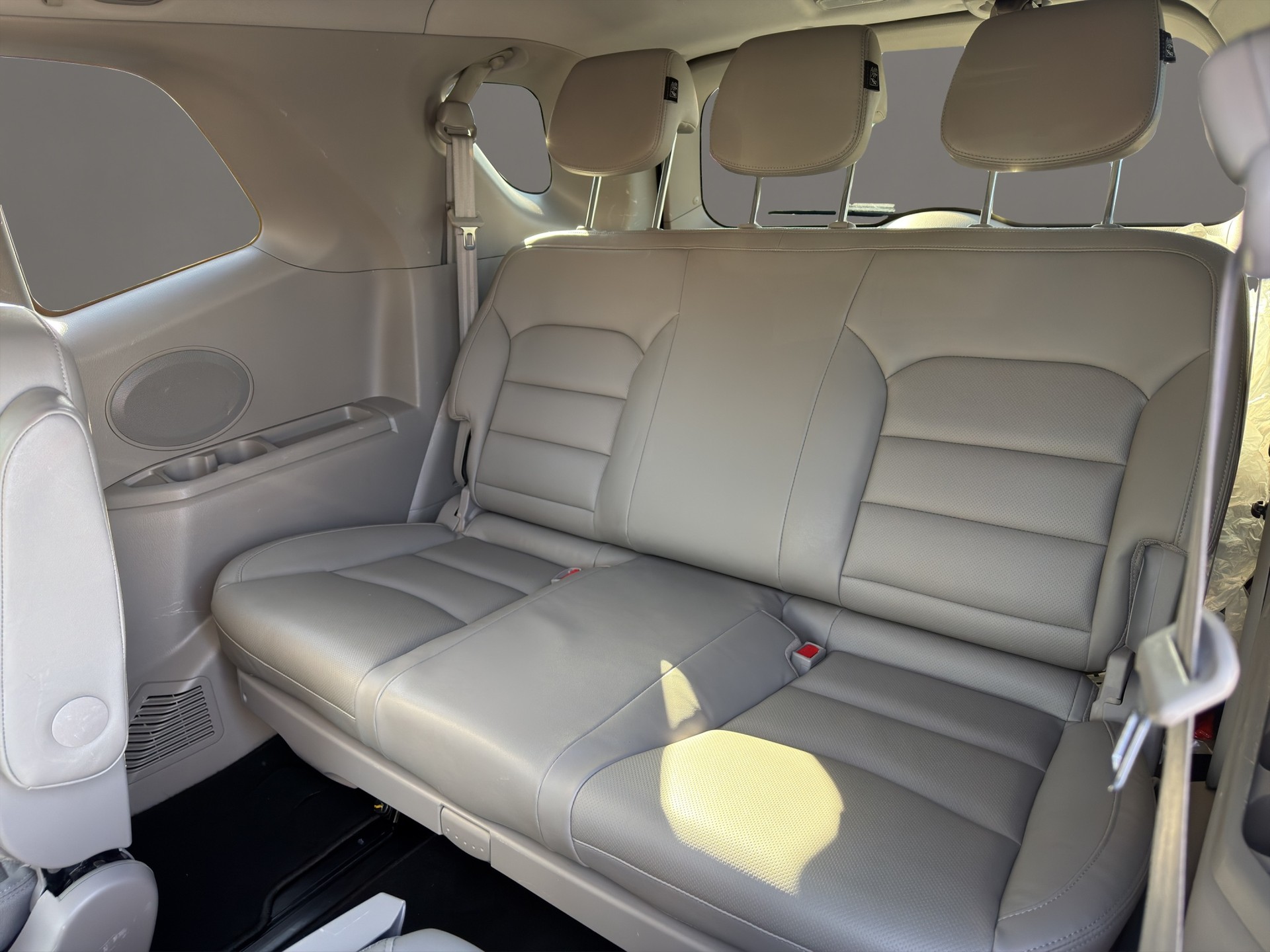 KGM-SsangYong Rodius SV220 e-XDi Crystal Plus Edition 2WD-image-11