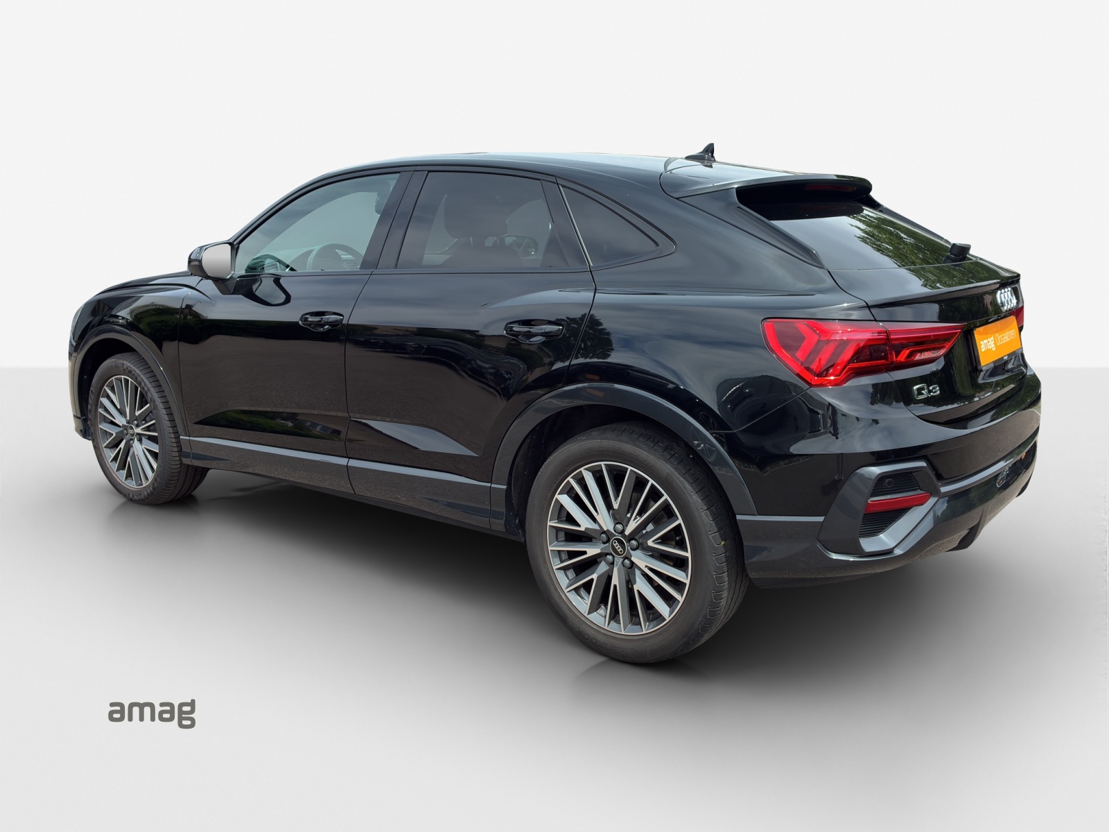 AUDI Q3 Sportback 35 TFSI Attraction S-tronic-image-2