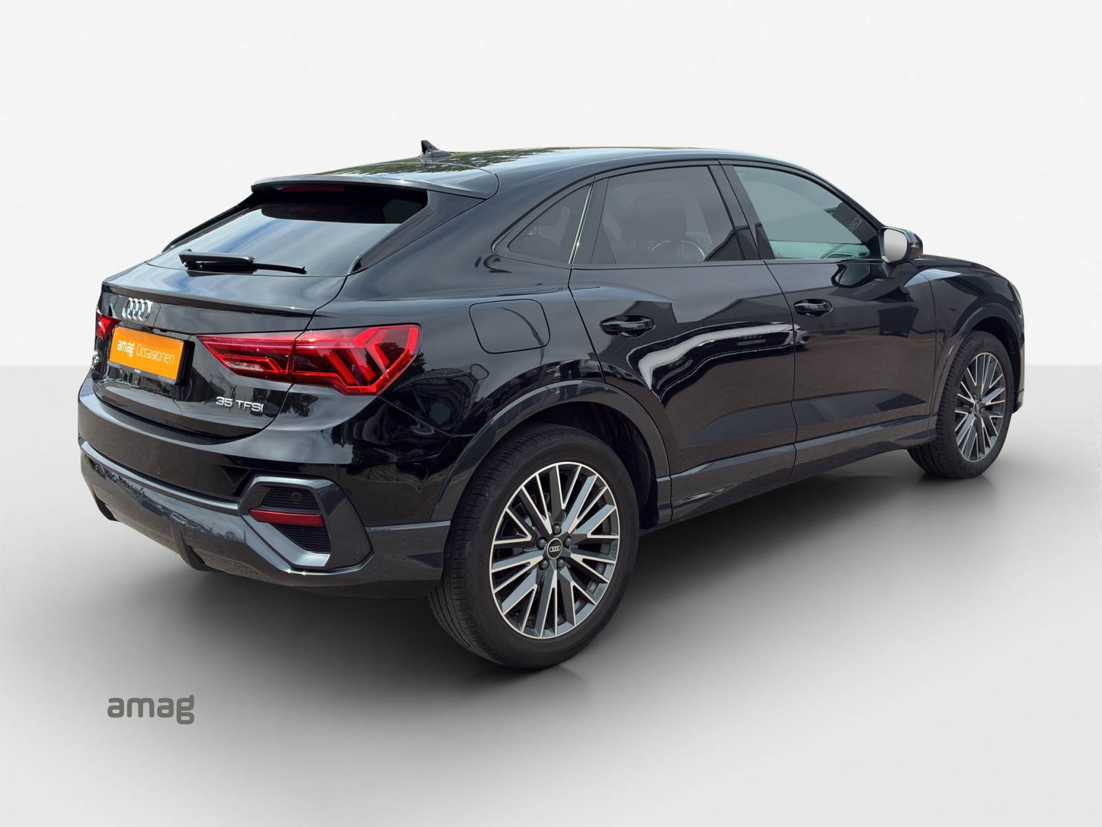 AUDI Q3 Sportback 35 TFSI Attraction S-tronic-image-4
