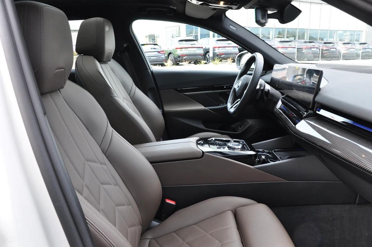 BMW 520d xDrive 48V Touring M Sport Pro Steptronic-image-14