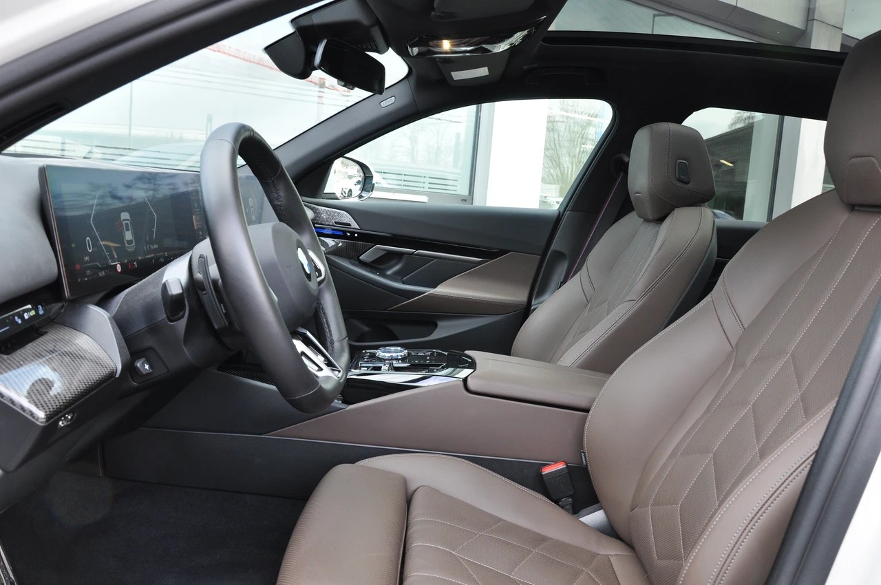 BMW 520d xDrive 48V Touring M Sport Pro Steptronic-image-18