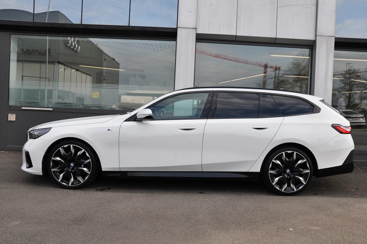 BMW 520d xDrive 48V Touring M Sport Pro Steptronic-image-5