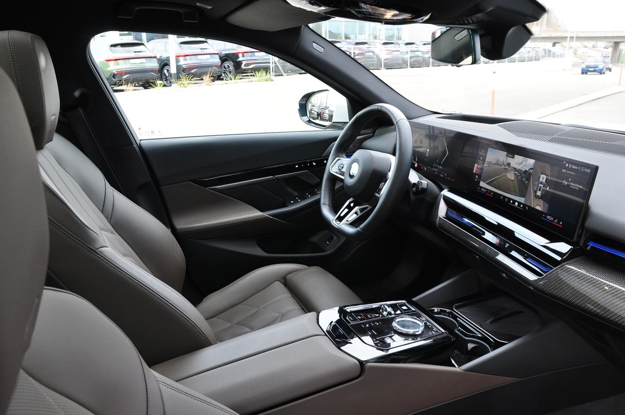 BMW 520d xDrive 48V Touring M Sport Pro Steptronic-image-16
