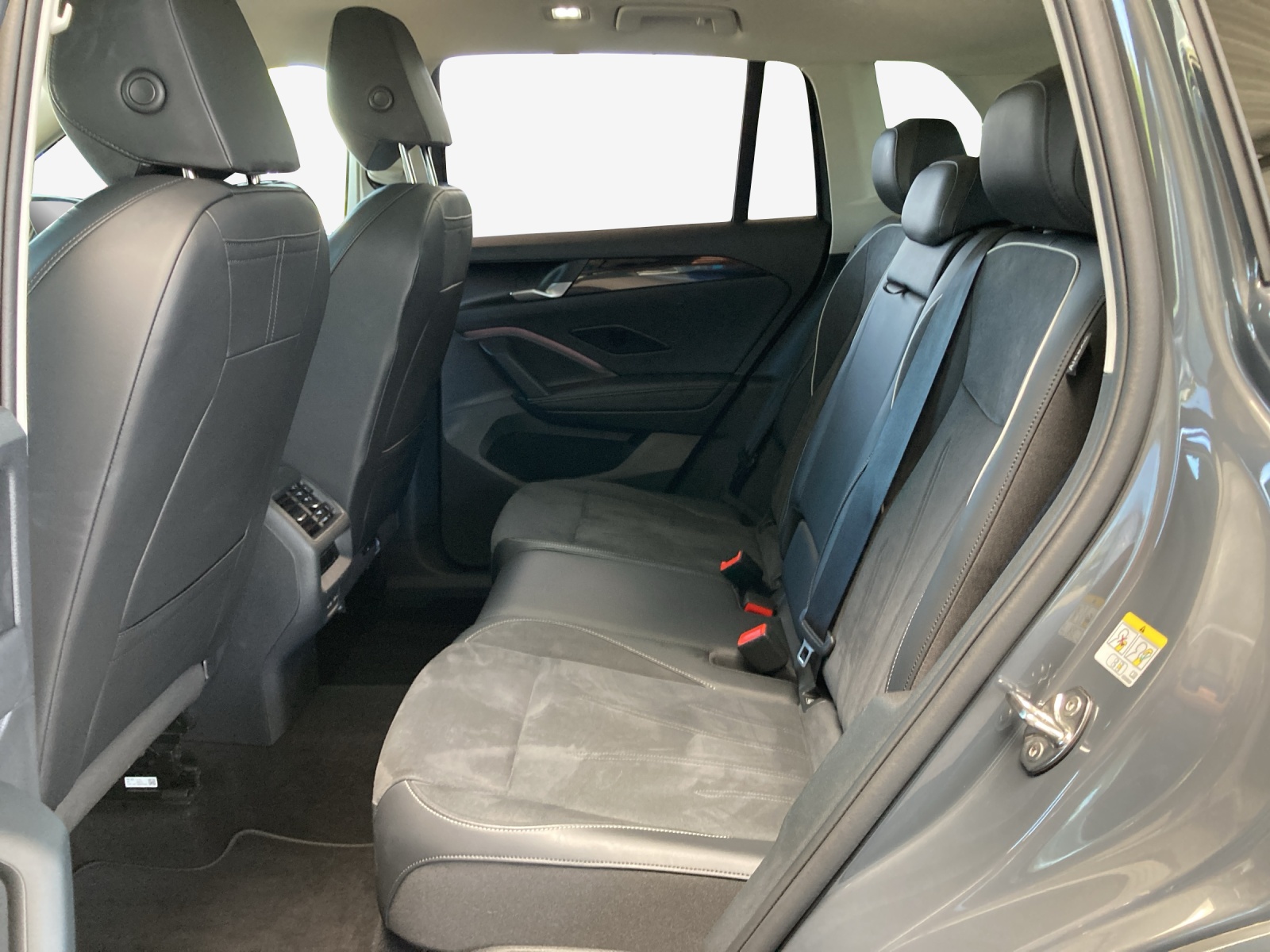 VW Tiguan 2.0 TSI DSG Elegance 4Motion-image-11