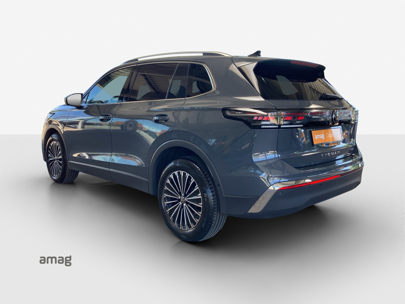 VW Tiguan 2.0 TSI DSG Elegance 4Motion-image-2