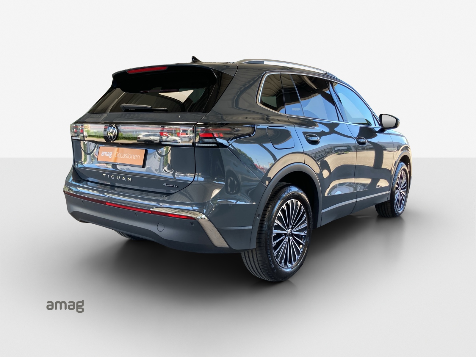VW Tiguan 2.0 TSI DSG Elegance 4Motion-image-4