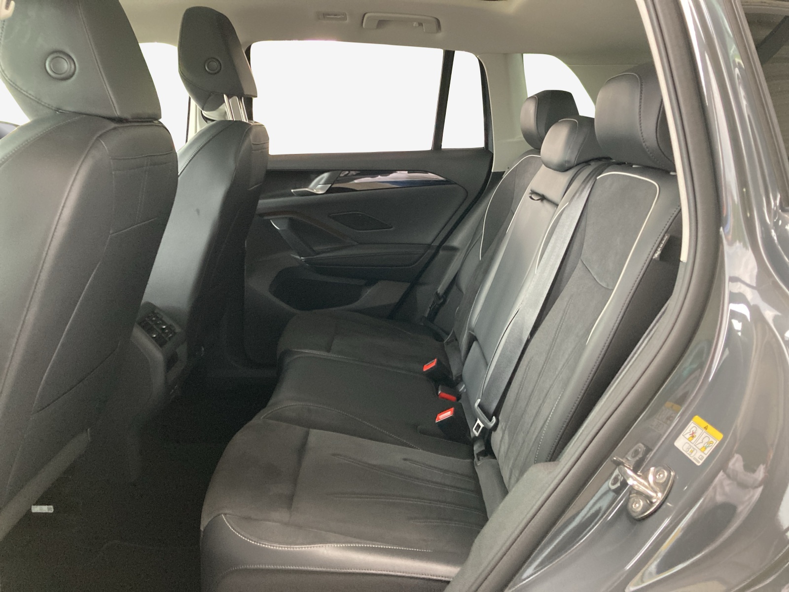 VW Tiguan 2.0 TSI DSG Elegance 4Motion-image-11
