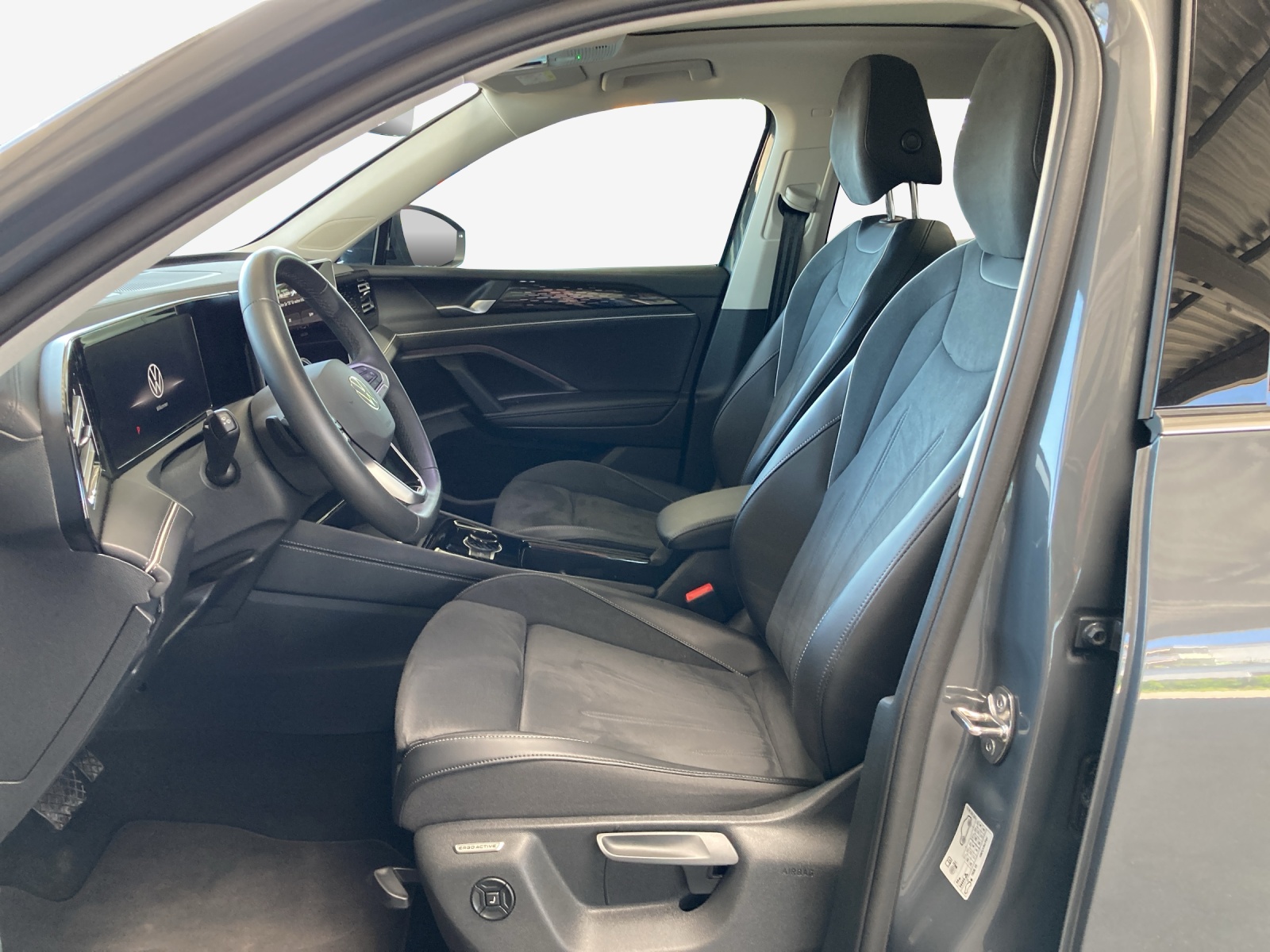 VW Tiguan 2.0 TSI DSG Elegance 4Motion-image-7