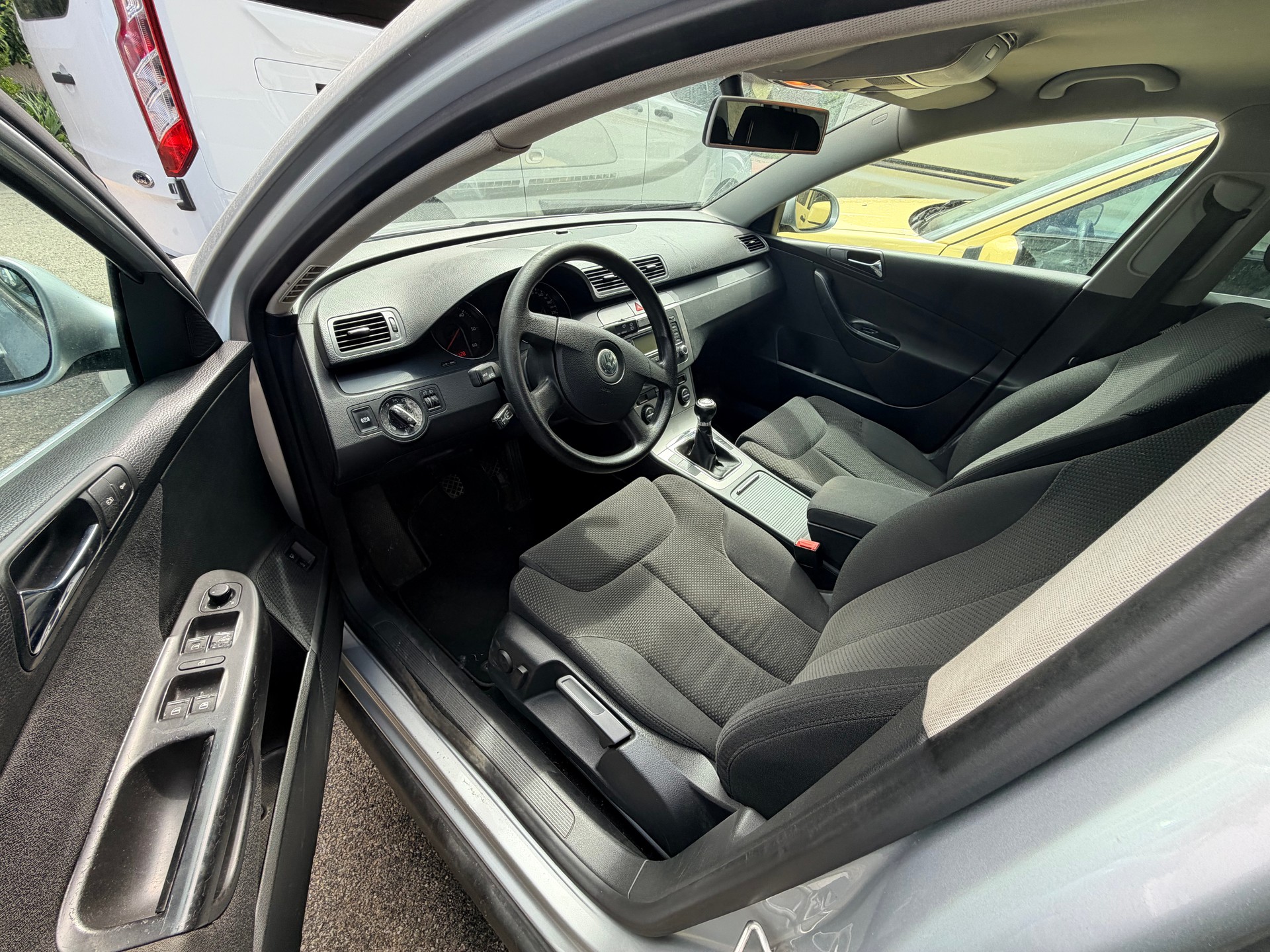 VW Passat Variant 2.0 TDI Comfortline 4Motion-image-3