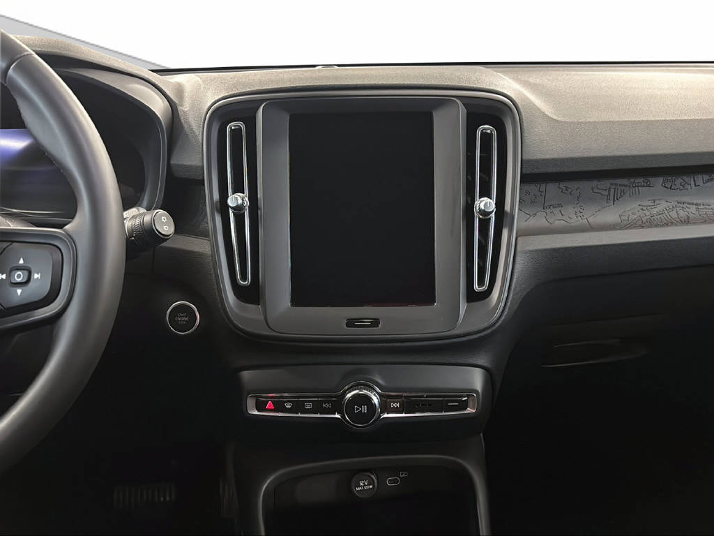 VOLVO XC40 2.0 B3 MH Essential-image-9