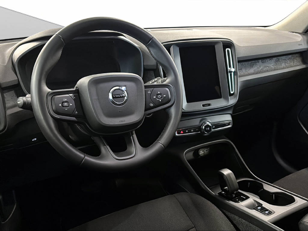 VOLVO XC40 2.0 B3 MH Essential-image-7